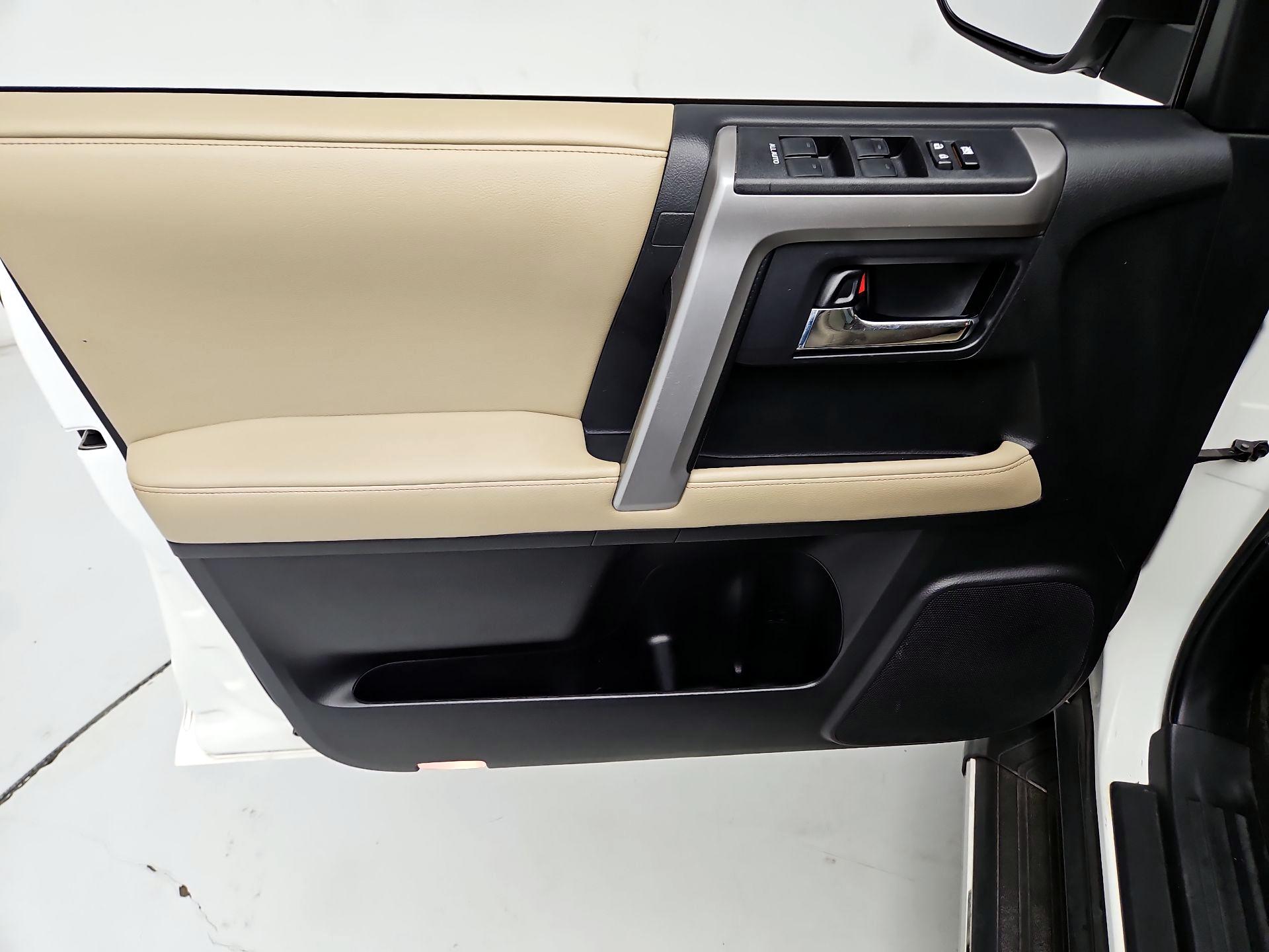 Thumbnail: 2015 Toyota 4Runner - 12