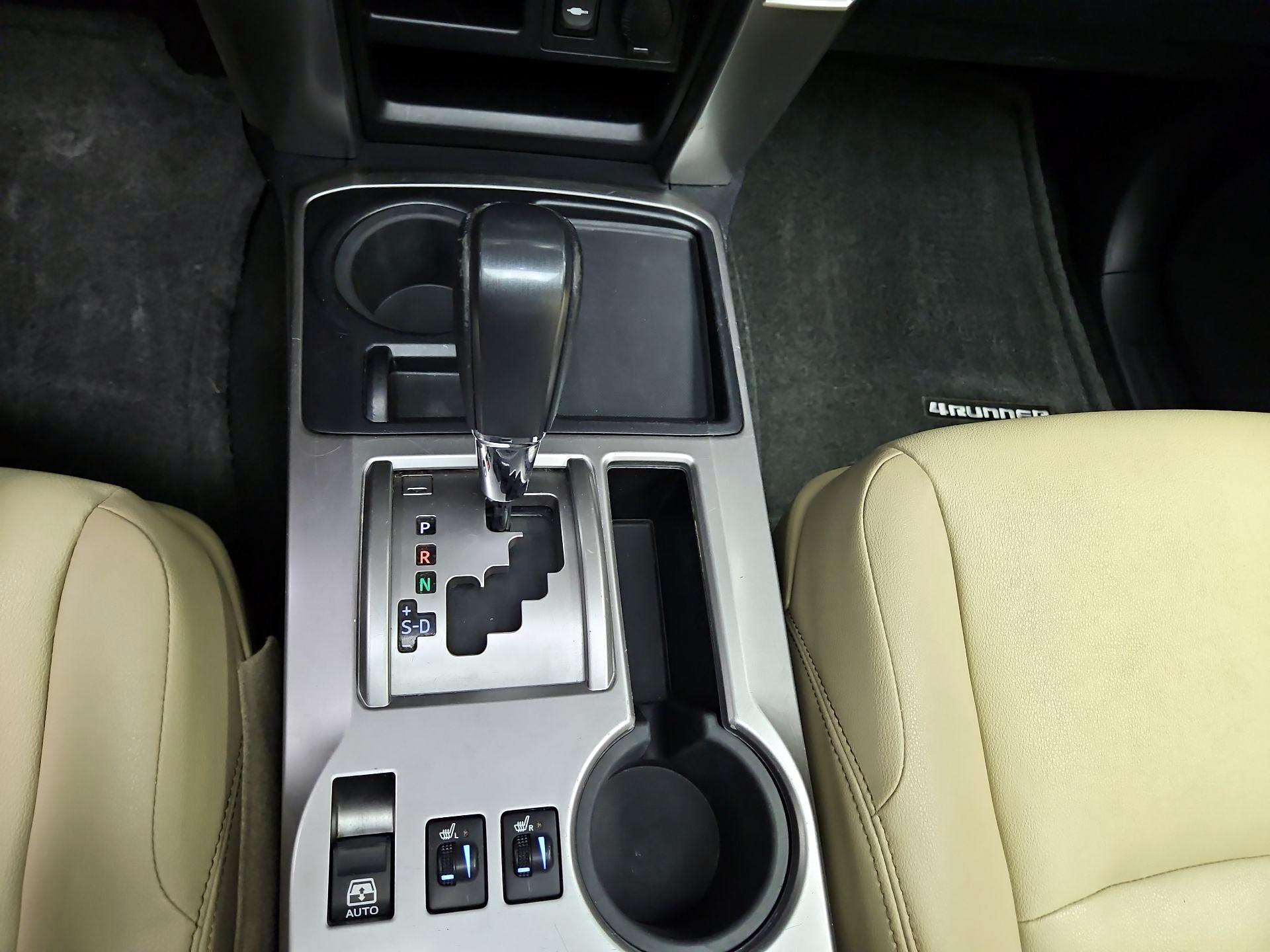 Thumbnail: 2015 Toyota 4Runner - 17