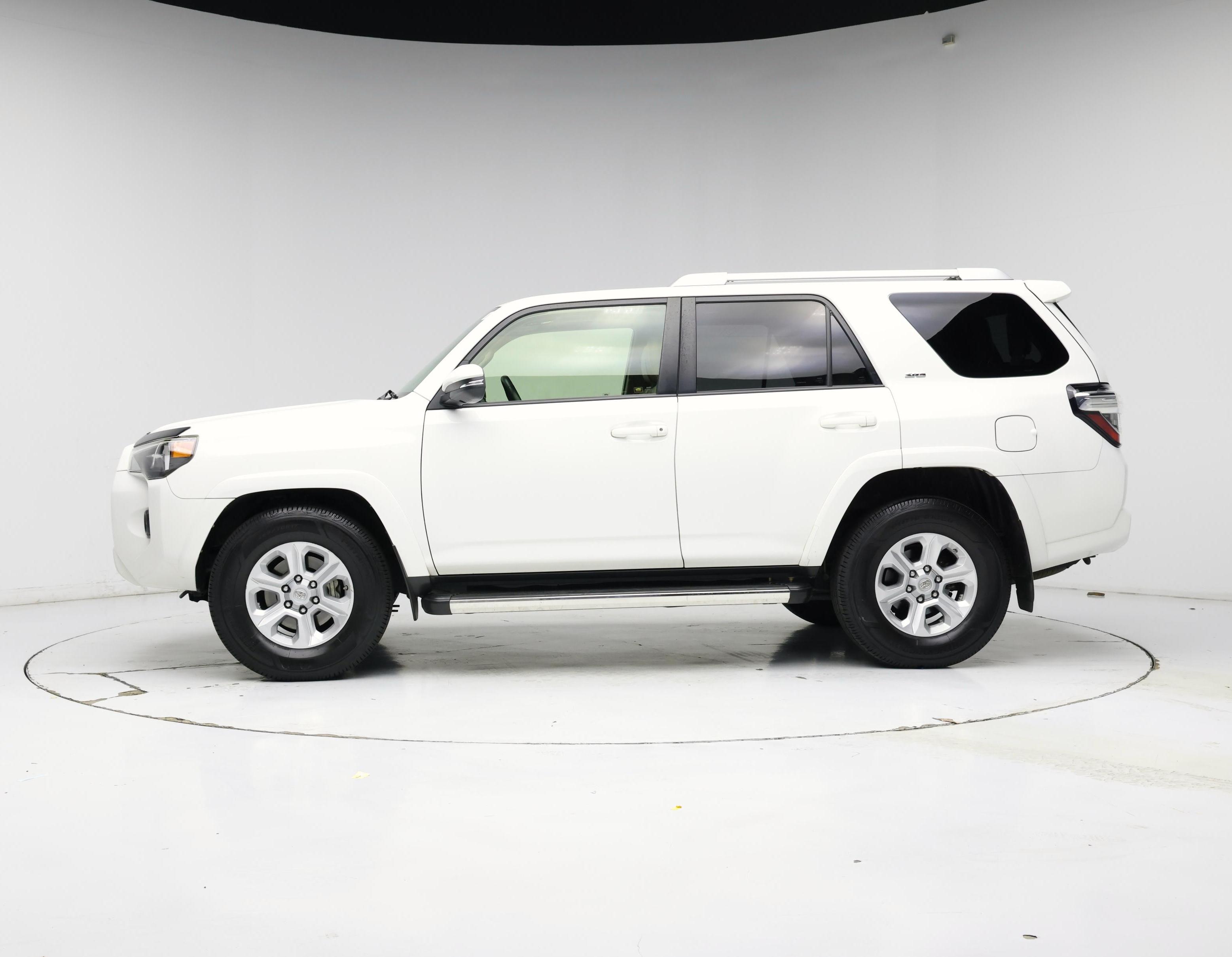 Thumbnail: 2015 Toyota 4Runner - 3