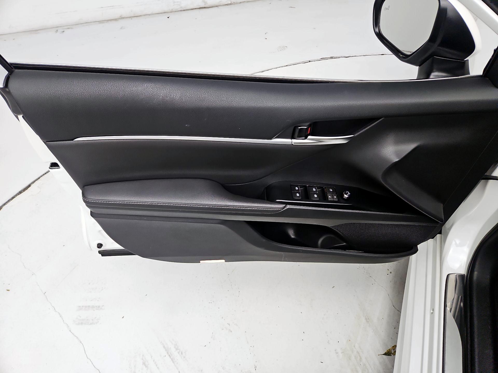 Thumbnail: 2019 Toyota Camry - 12