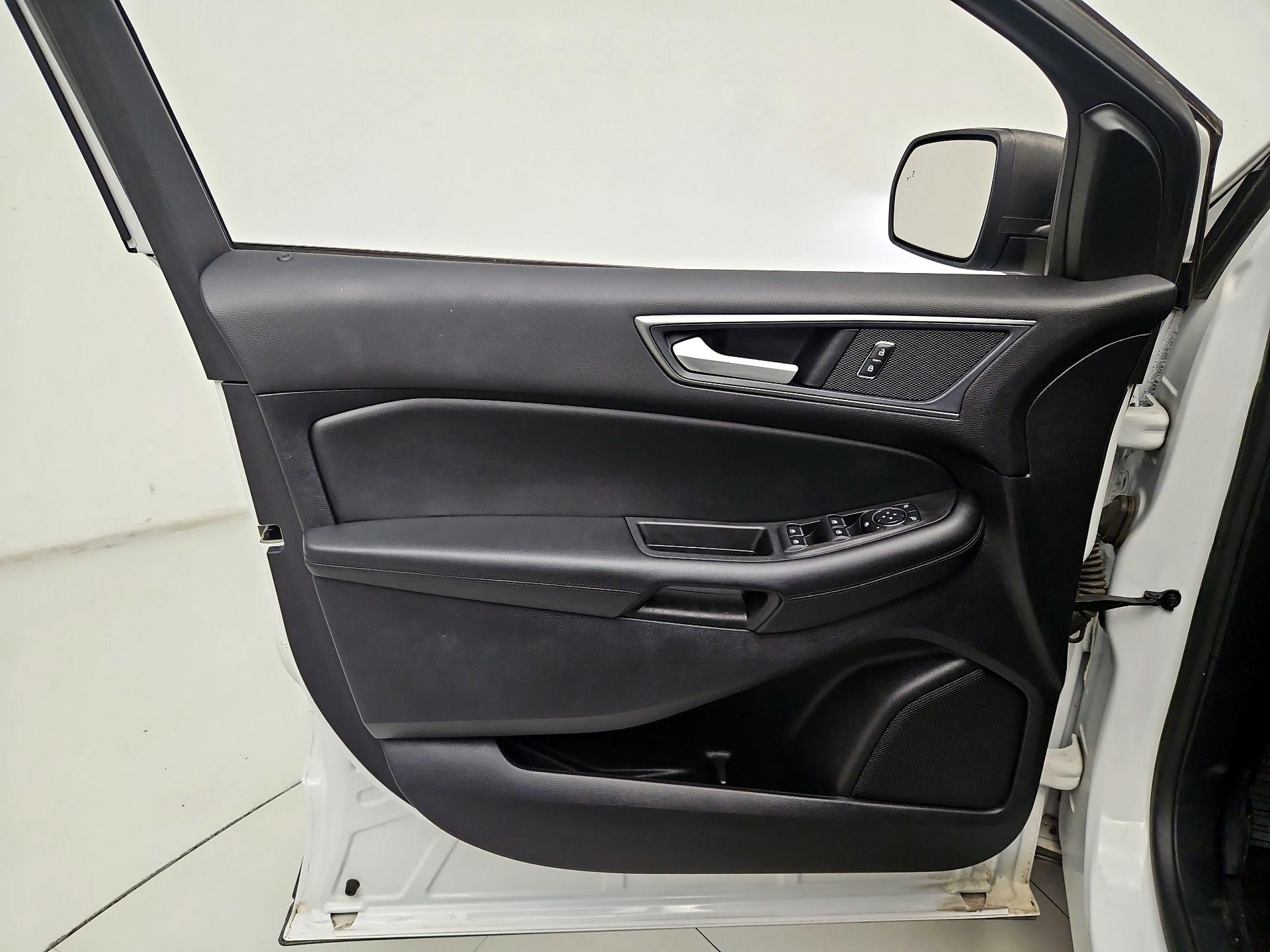 Thumbnail: 2020 Ford Edge - 12