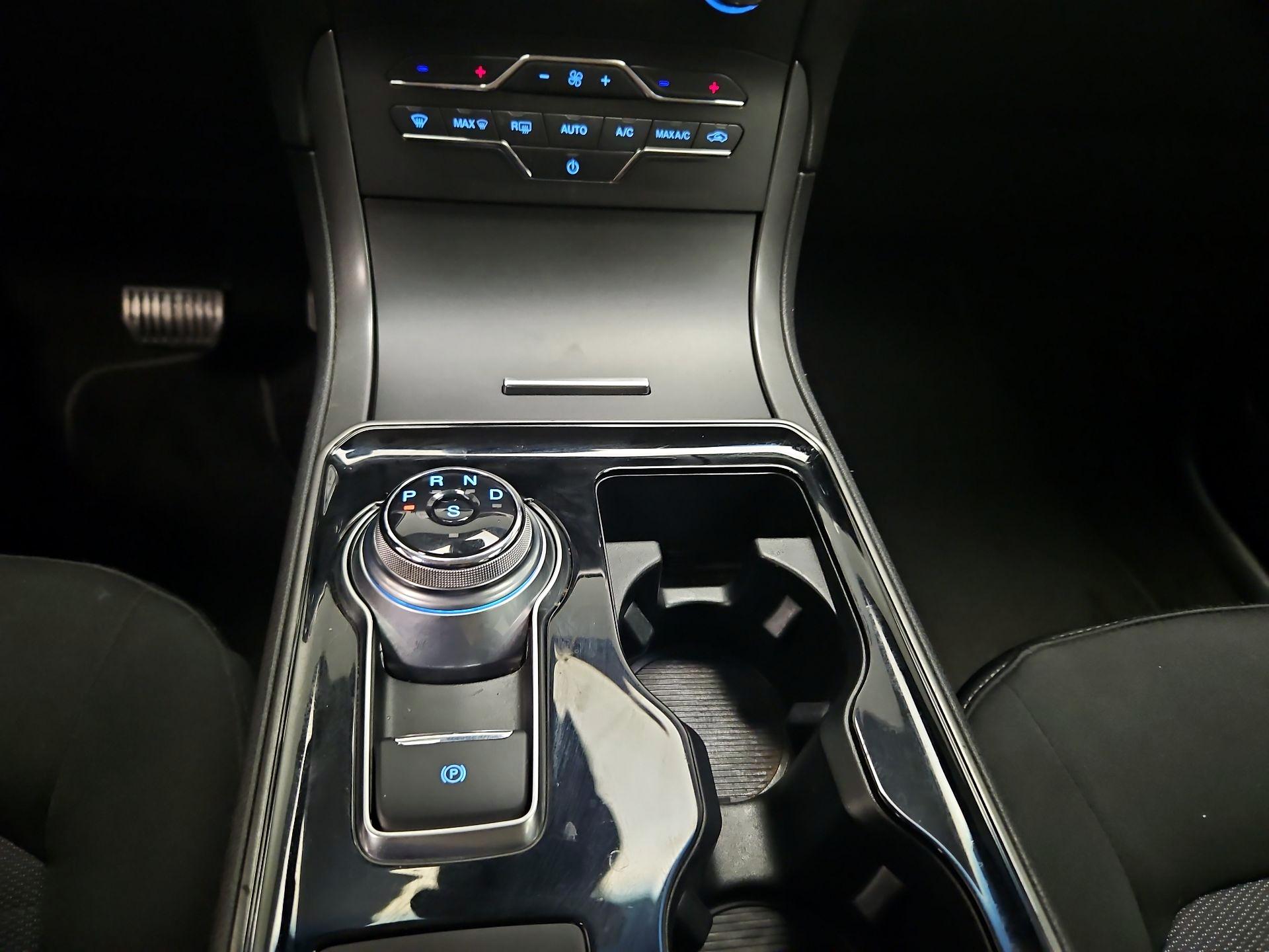 Thumbnail: 2020 Ford Edge - 16