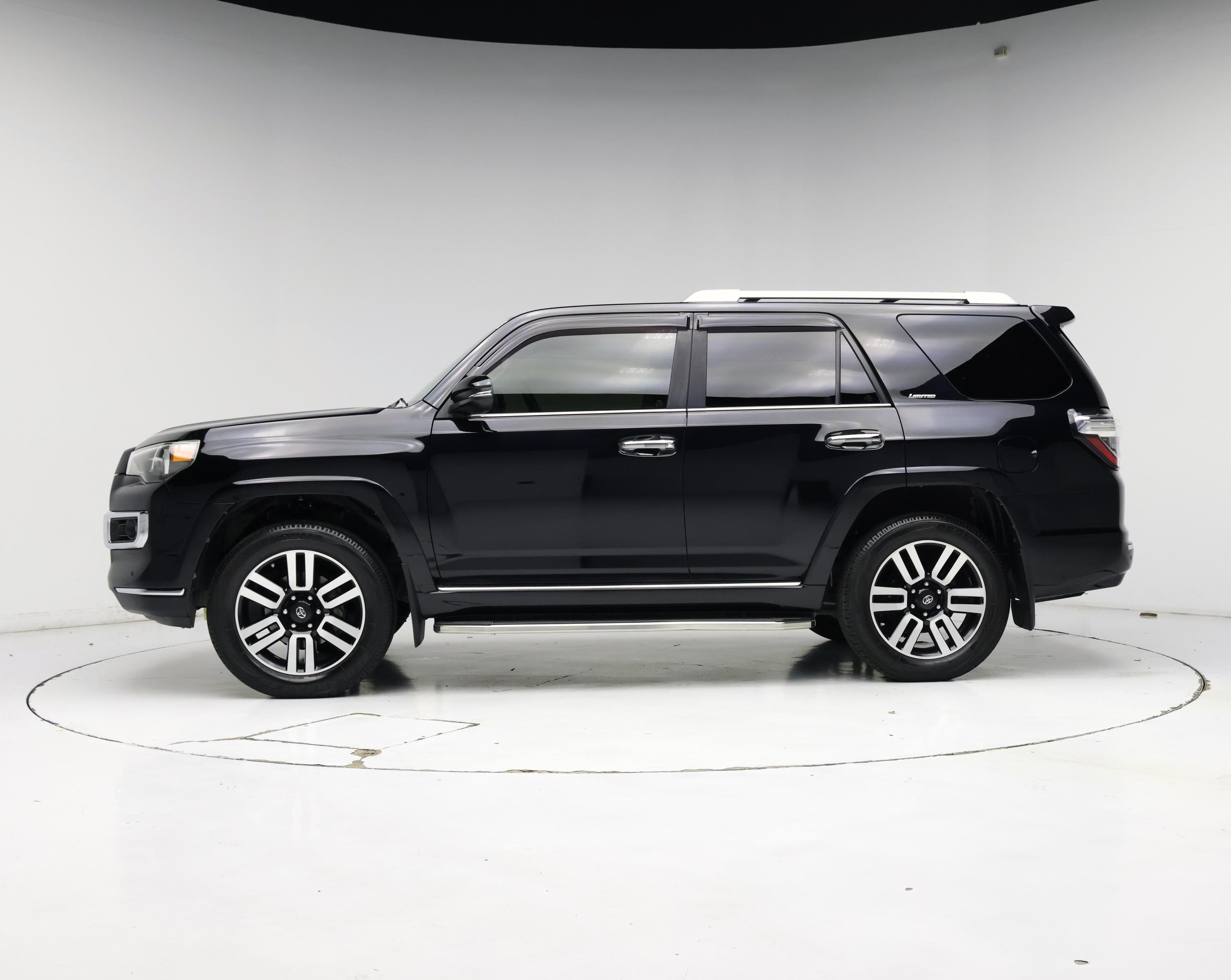 Thumbnail: 2017 Toyota 4Runner - 3