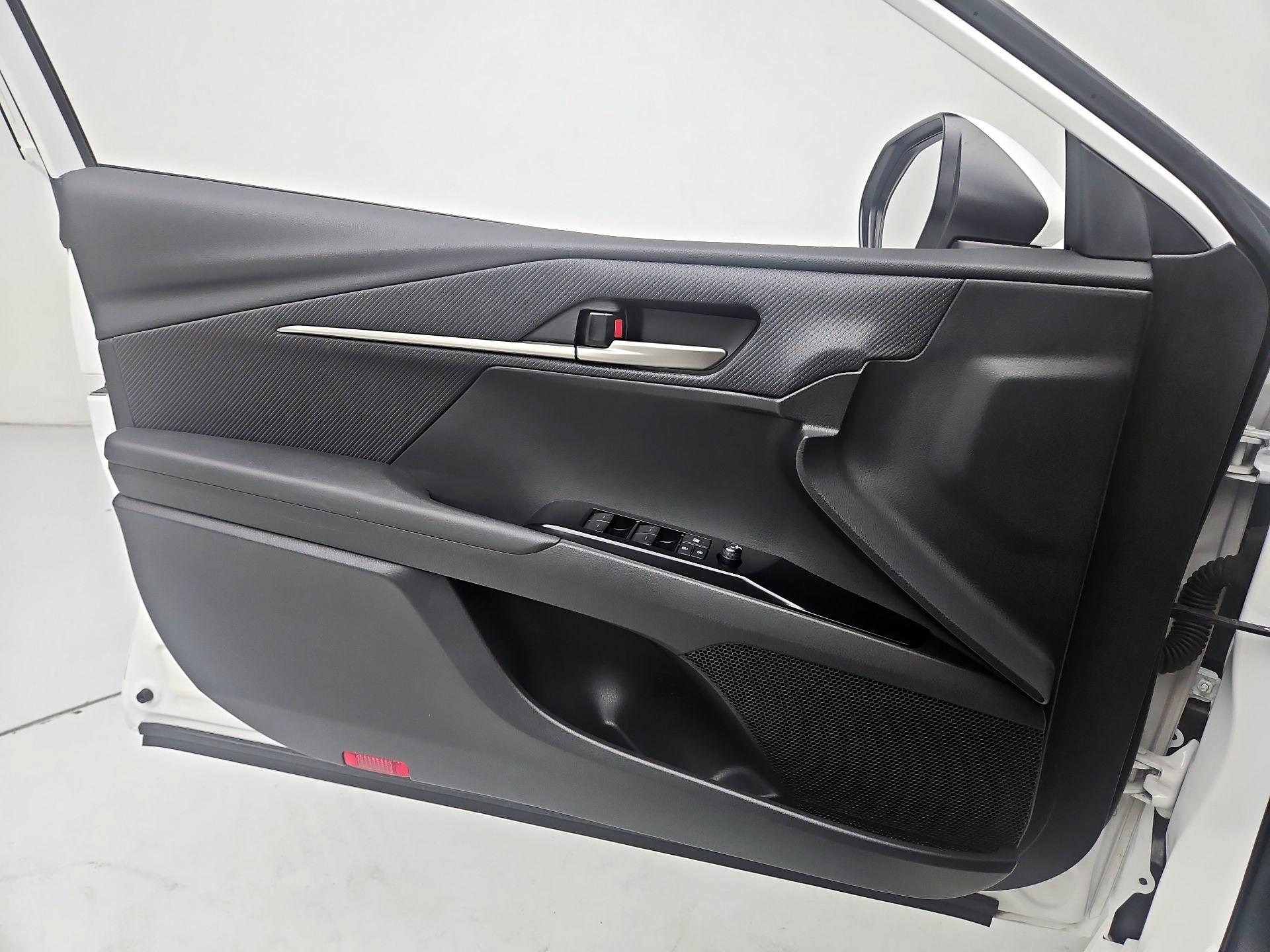 Thumbnail: 2025 Toyota Camry - 12