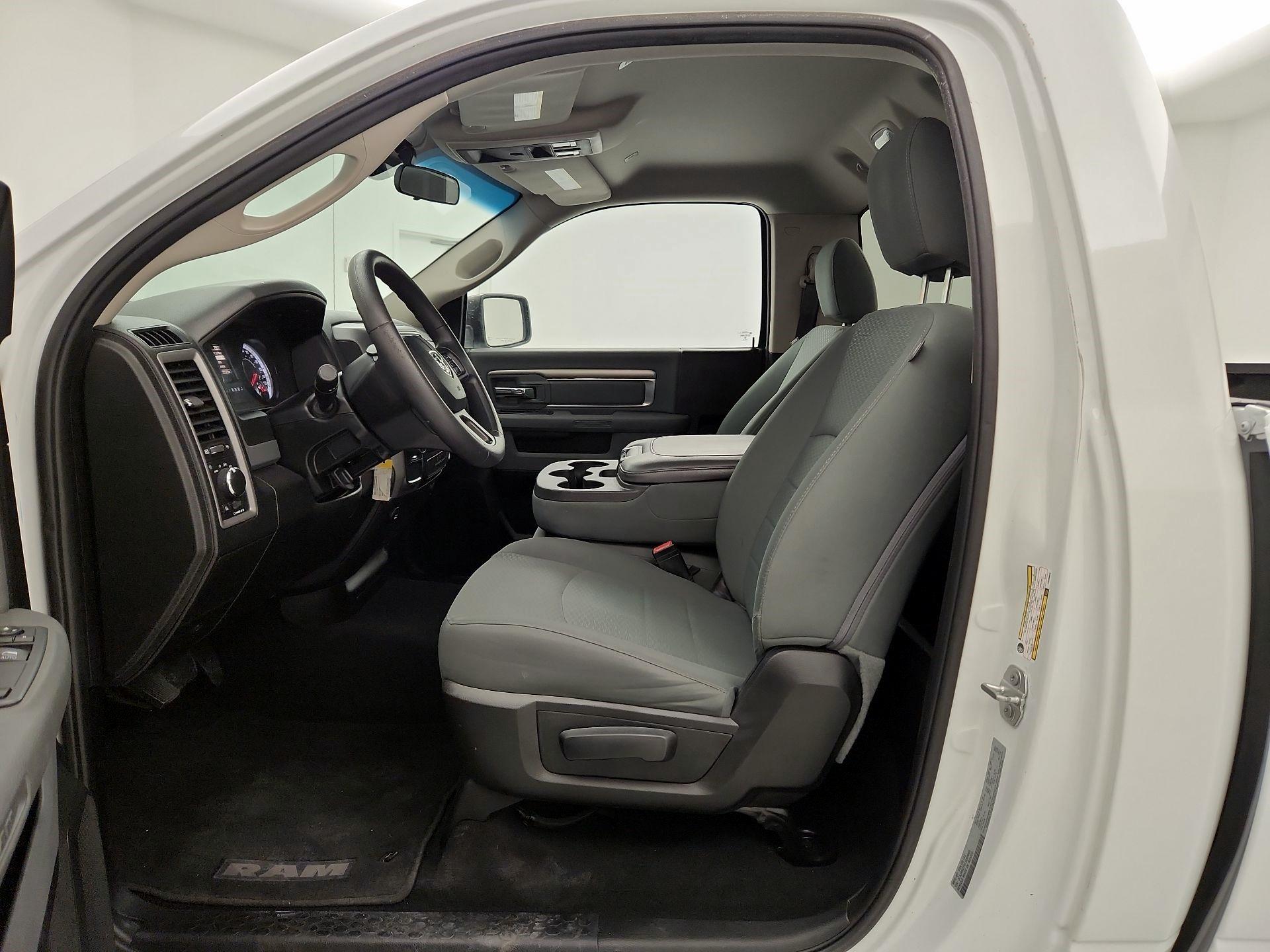 Thumbnail: 2020 RAM 1500 Classic - 11