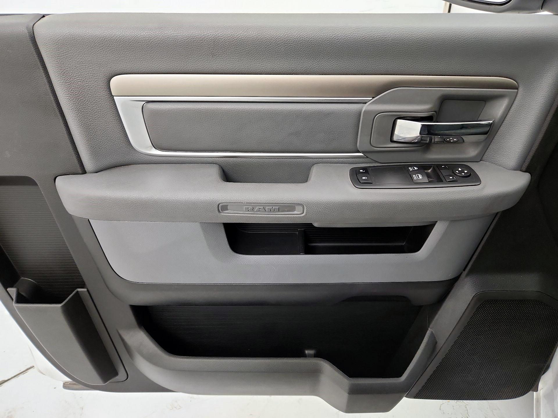 Thumbnail: 2020 RAM 1500 Classic - 12