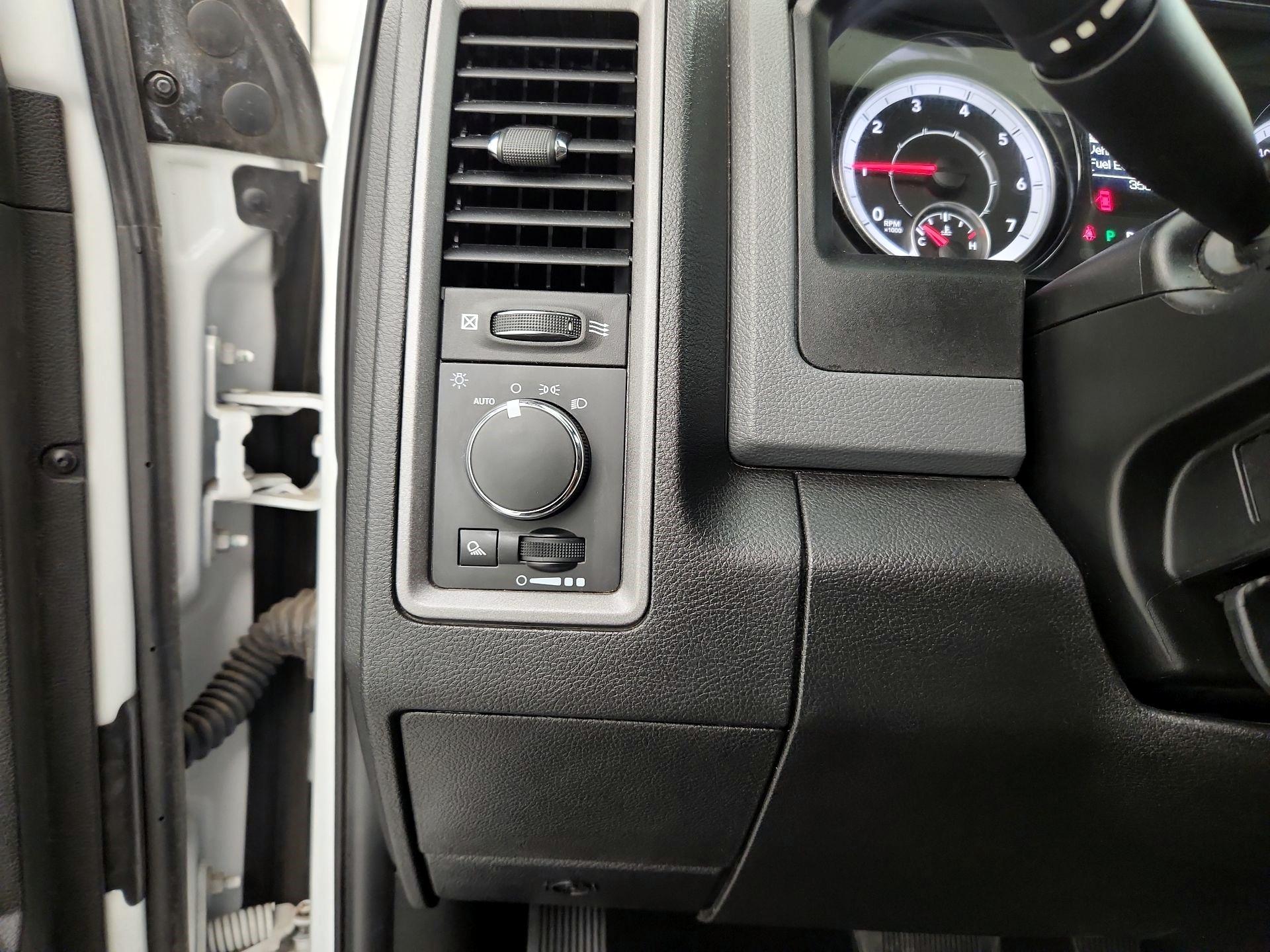 Thumbnail: 2020 RAM 1500 Classic - 13