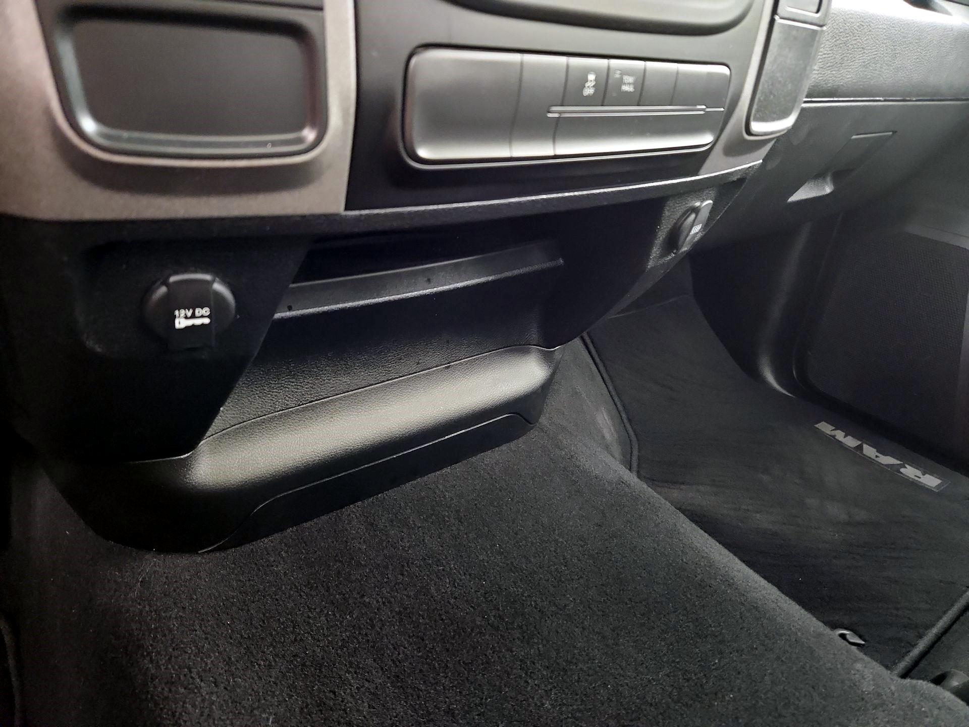 Thumbnail: 2020 RAM 1500 Classic - 18