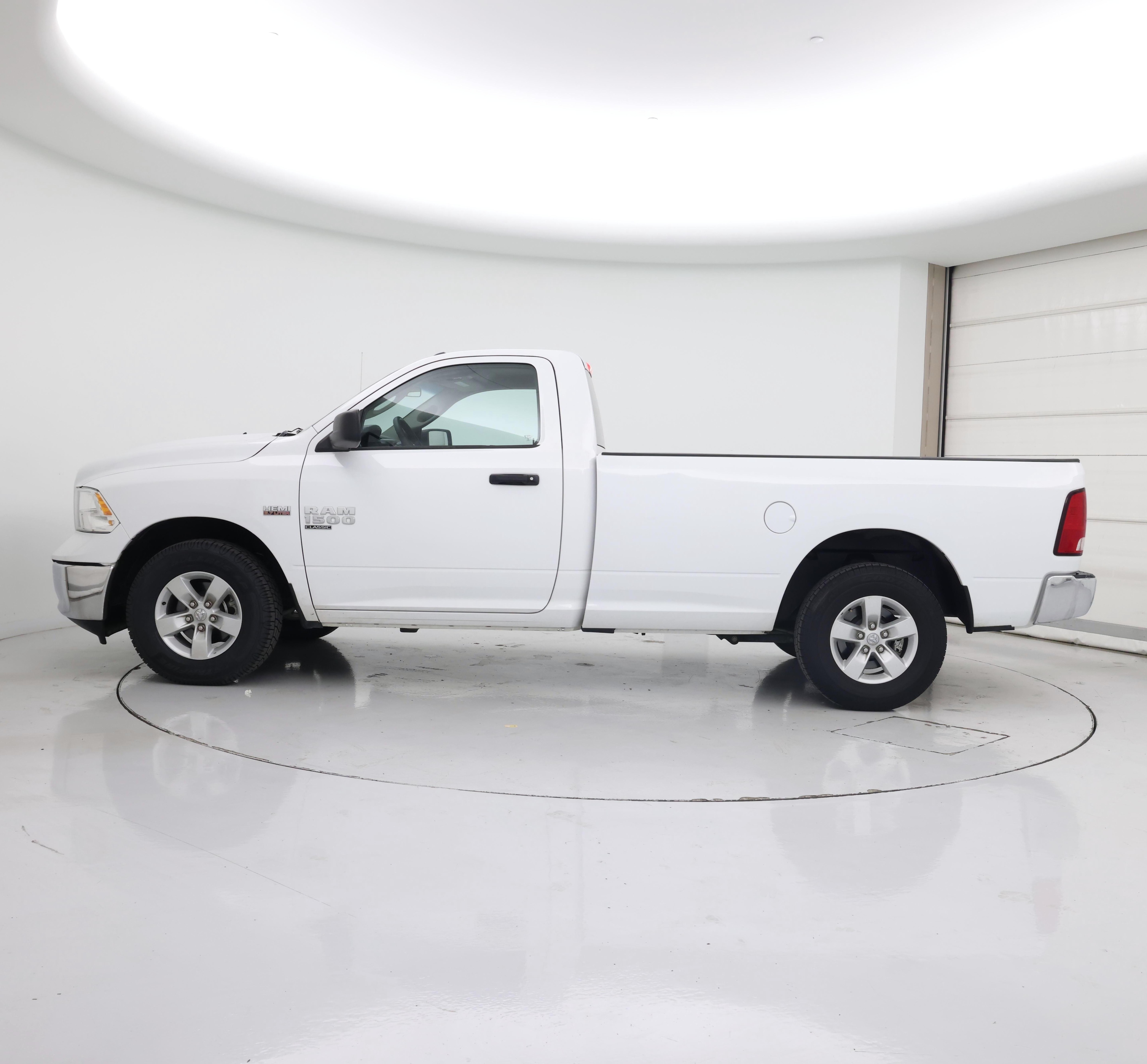 Thumbnail: 2020 RAM 1500 Classic - 3