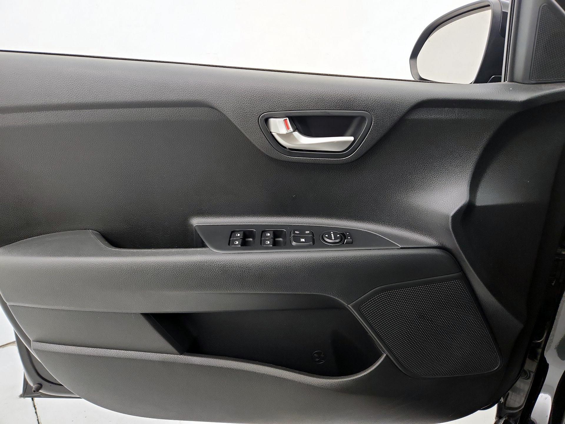 Thumbnail: 2023 Kia Rio - 12