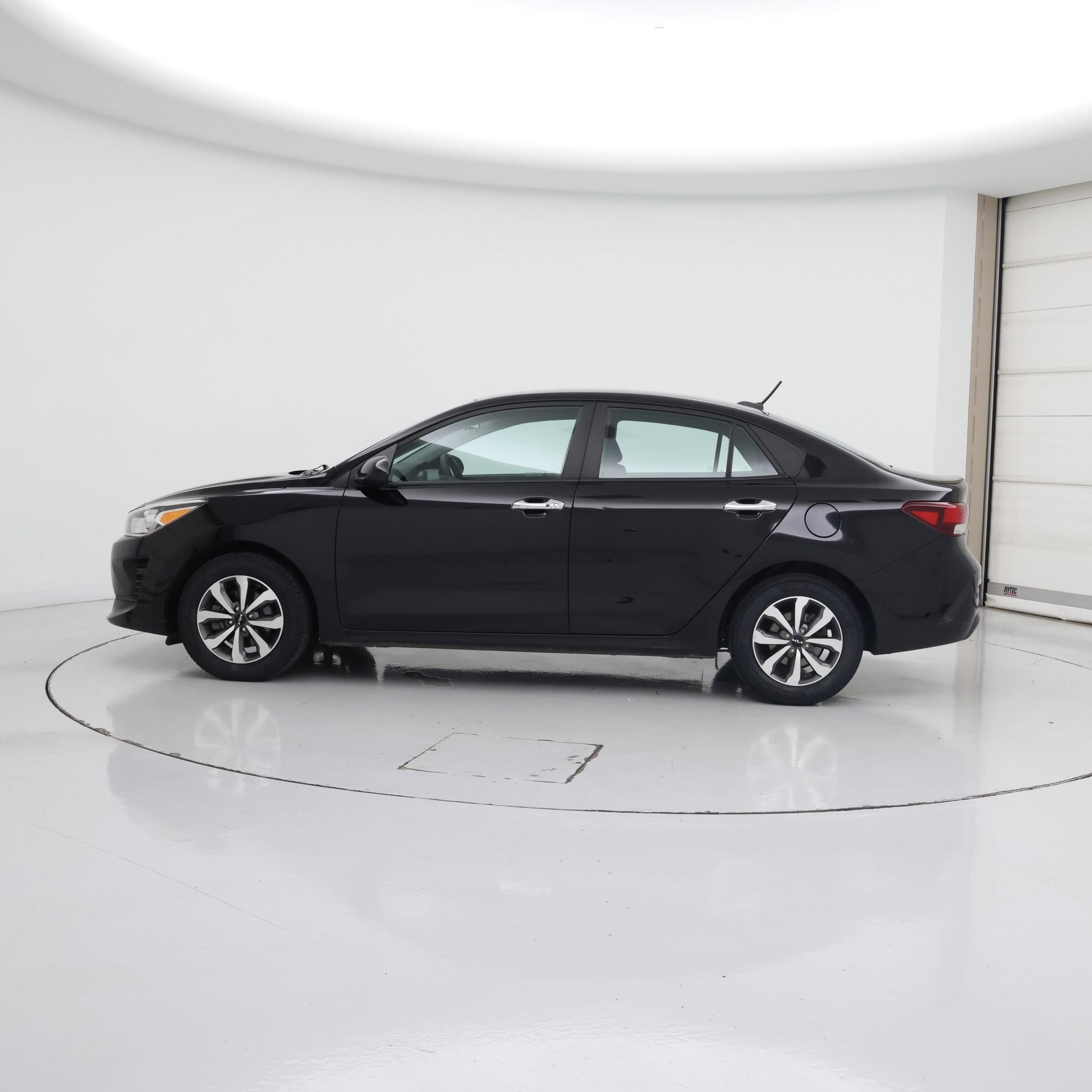 Thumbnail: 2023 Kia Rio - 3