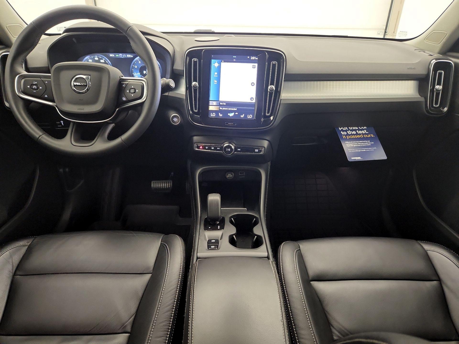 Thumbnail: 2022 Volvo XC40 - 9