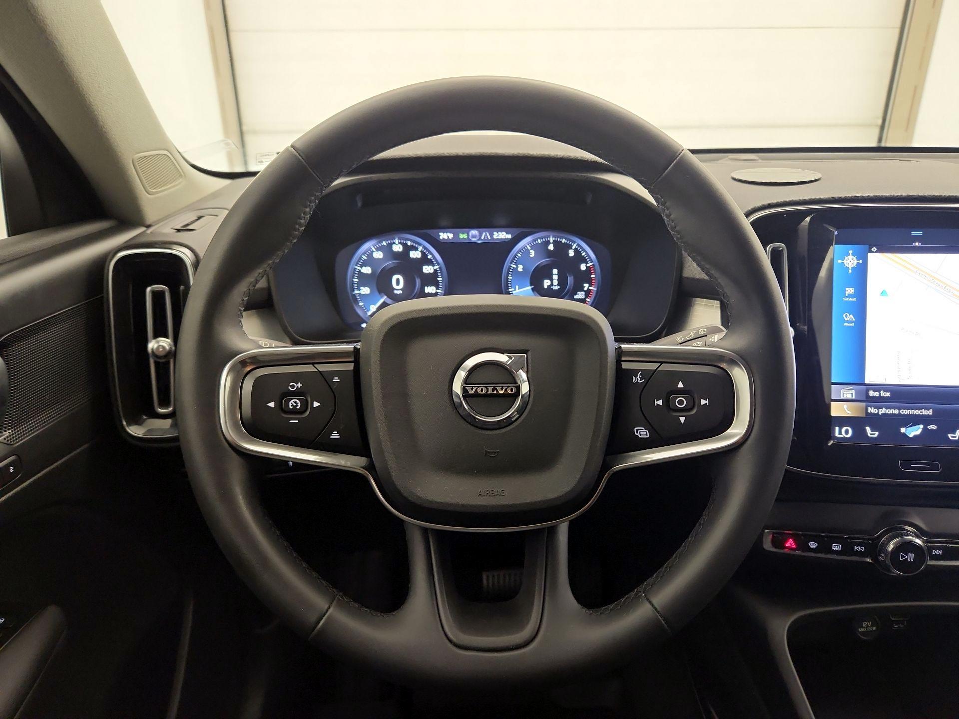 Thumbnail: 2022 Volvo XC40 - 10