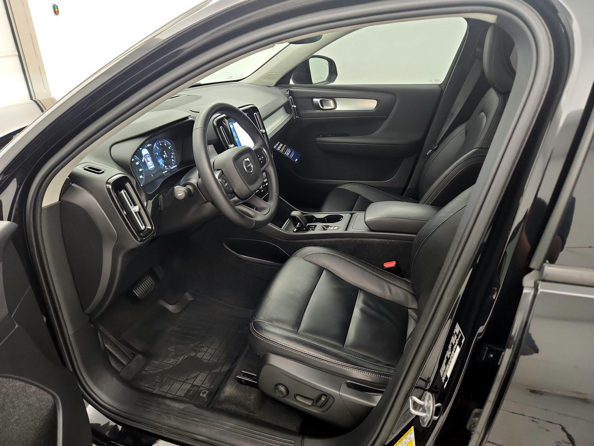 Thumbnail: 2022 Volvo XC40 - 11