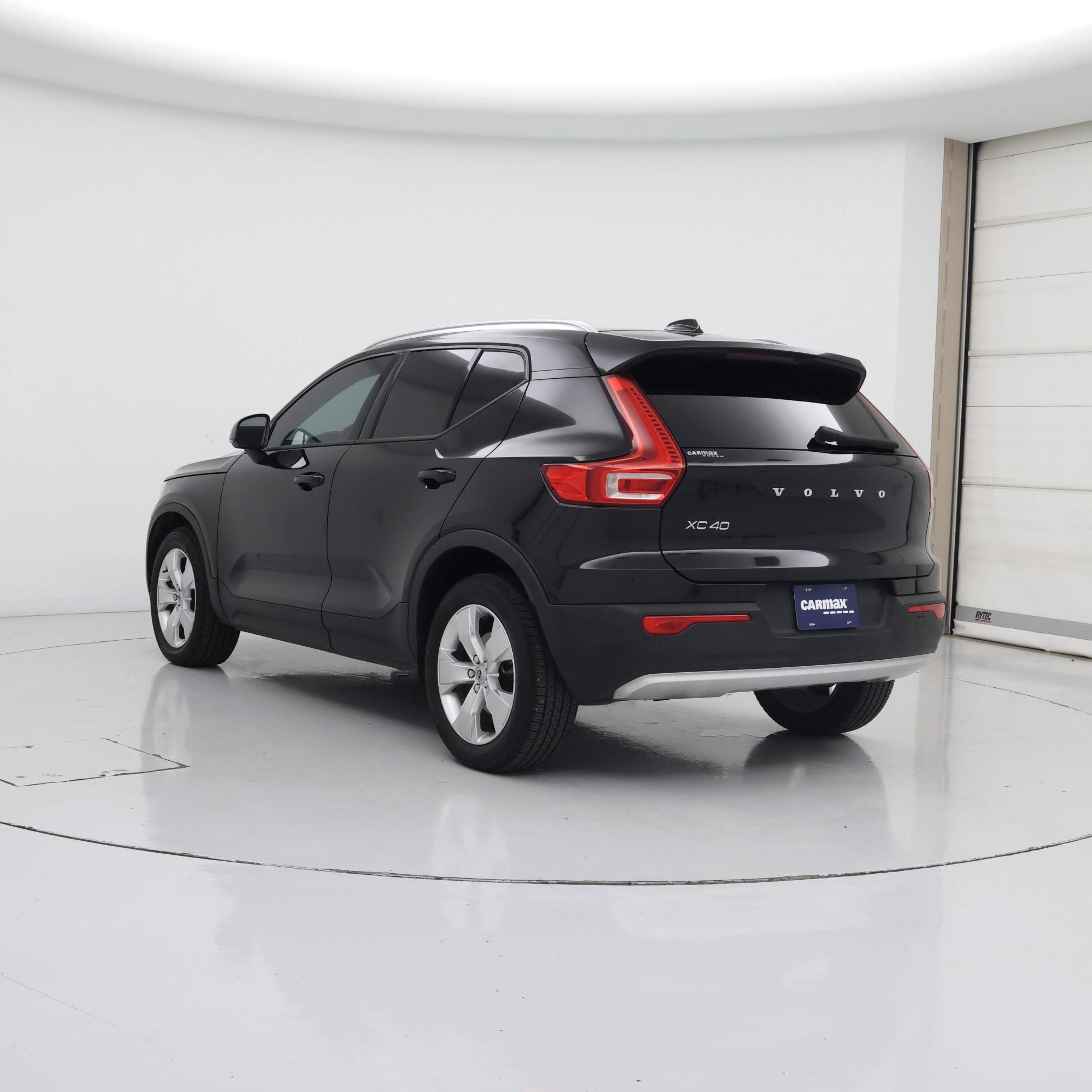 Thumbnail: 2022 Volvo XC40 - 2