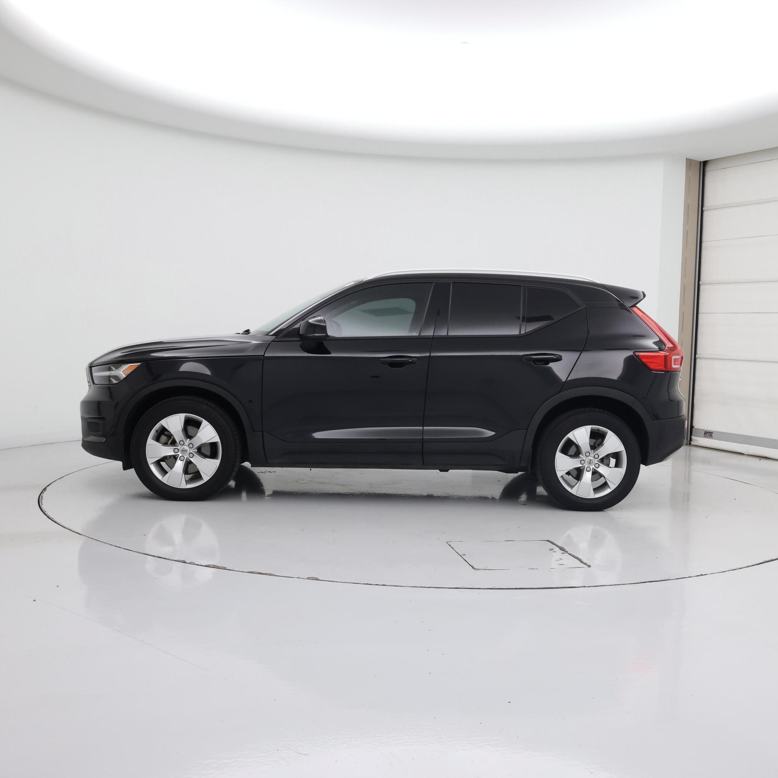 Thumbnail: 2022 Volvo XC40 - 3