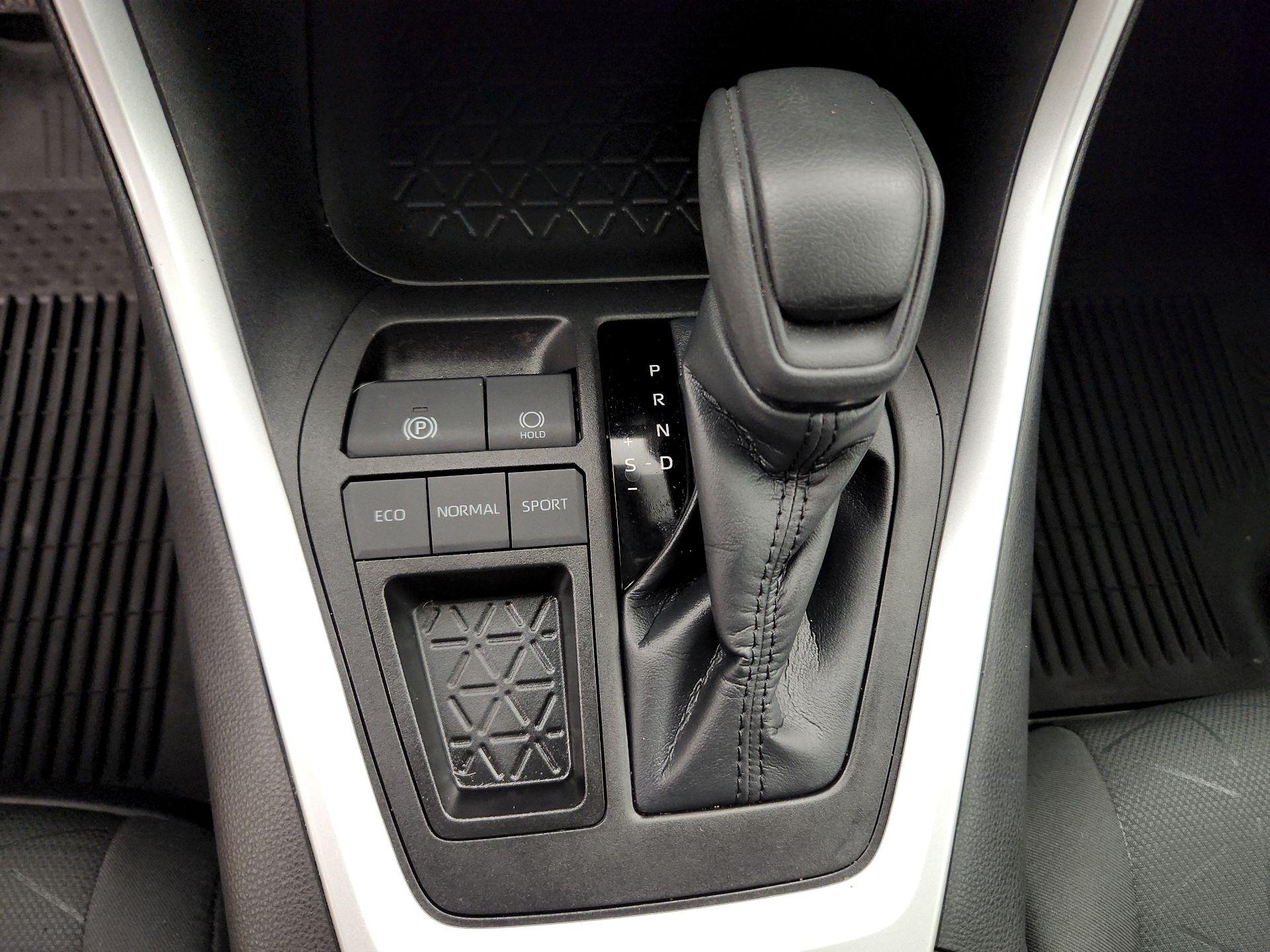 Thumbnail: 2023 Toyota RAV4 - 17