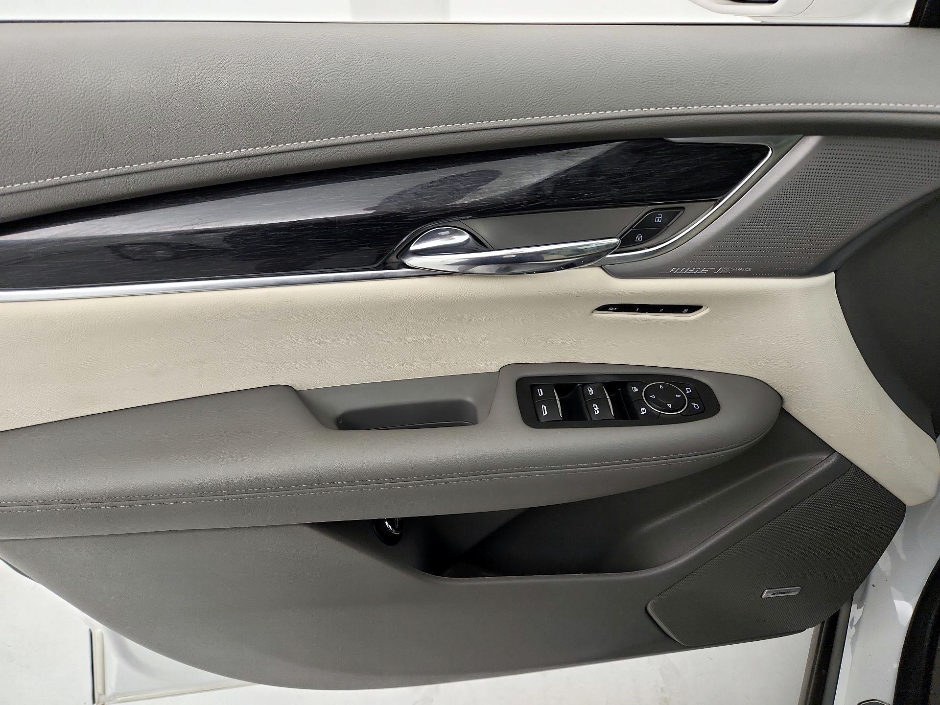 Thumbnail: 2020 Cadillac XT6 - 12