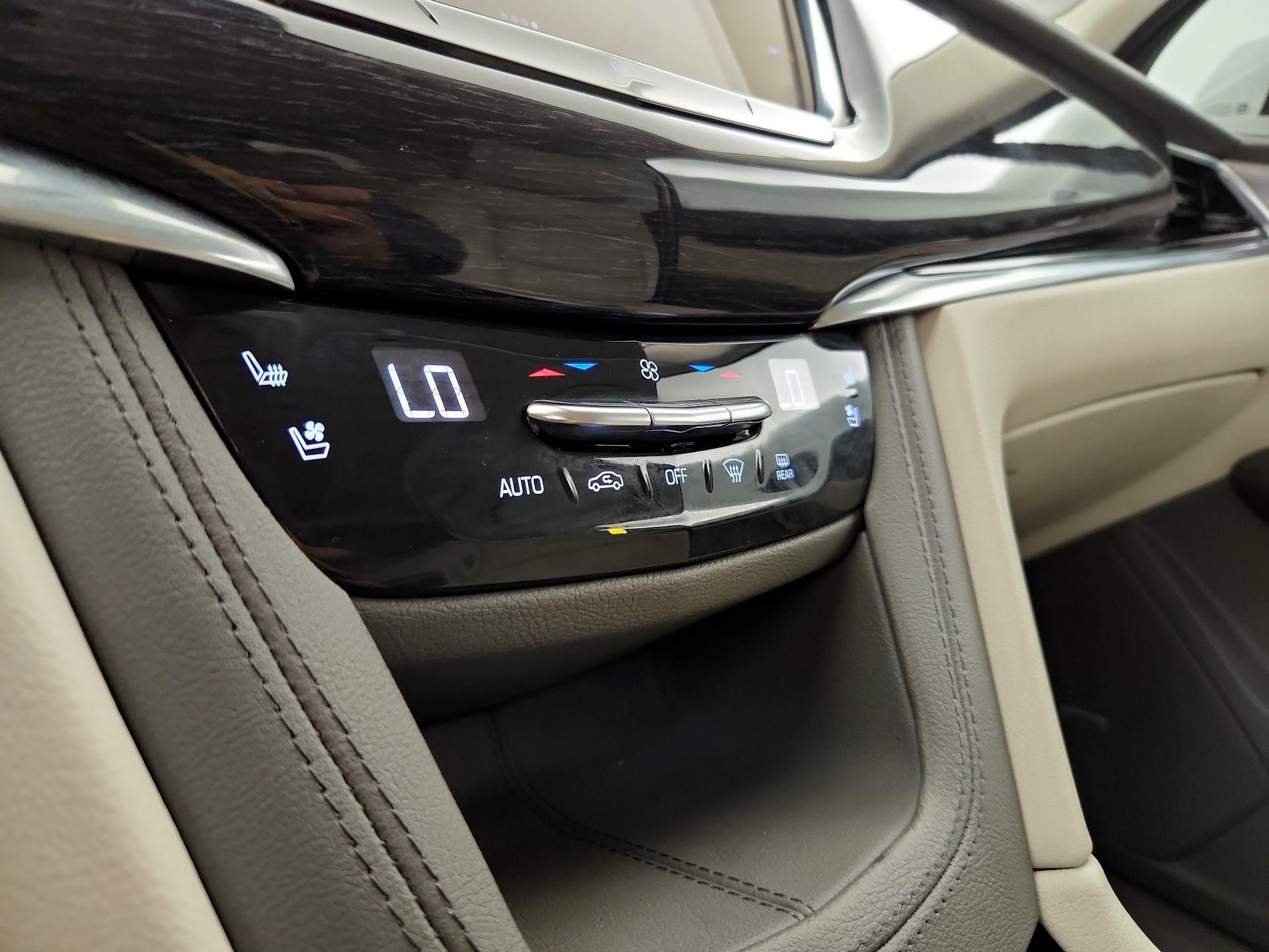 Thumbnail: 2020 Cadillac XT6 - 17