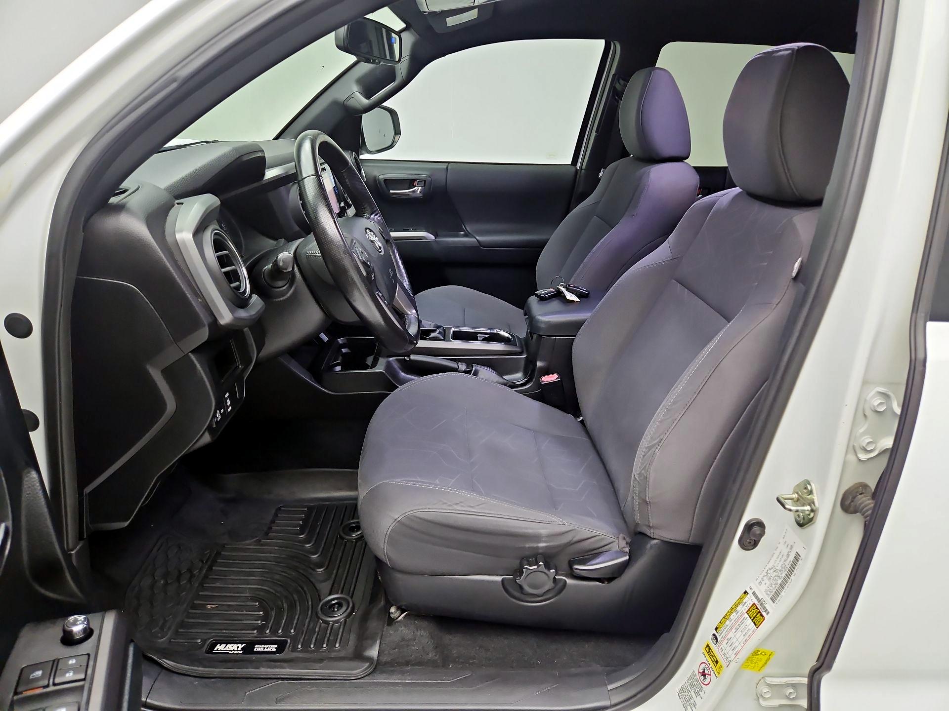 Thumbnail: 2016 Toyota Tacoma - 9