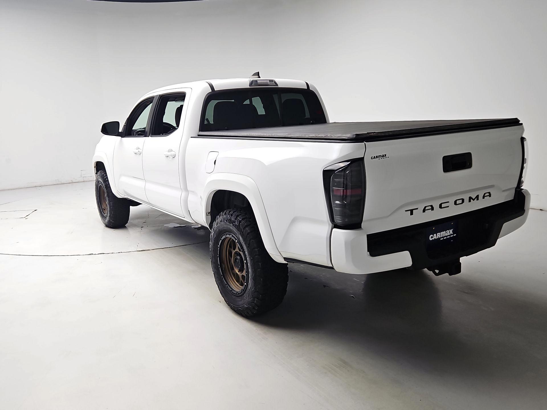 Thumbnail: 2016 Toyota Tacoma - 7