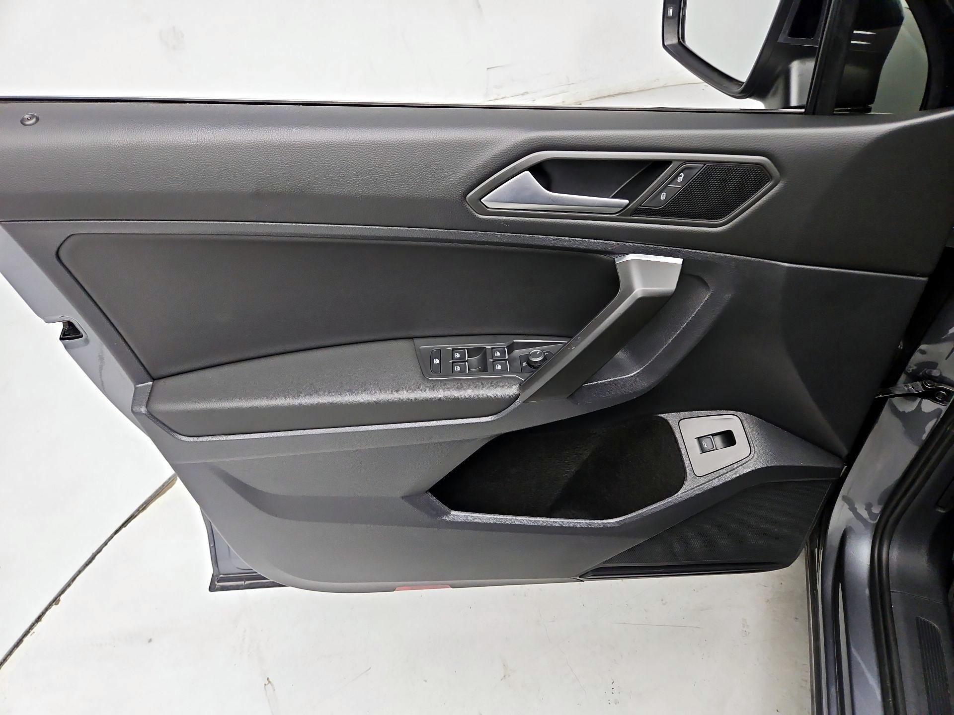 Thumbnail: 2021 Volkswagen Tiguan - 12