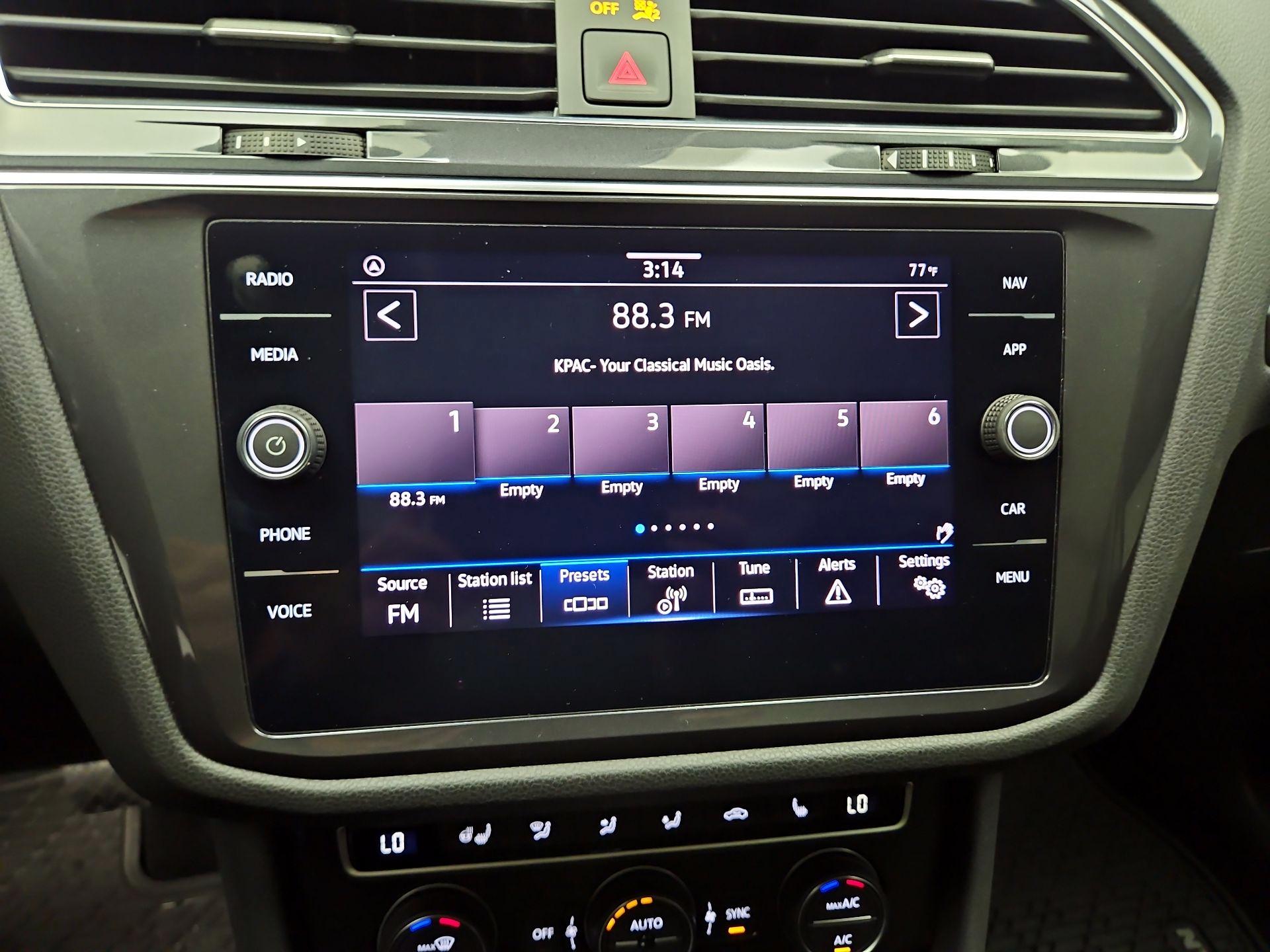 Thumbnail: 2021 Volkswagen Tiguan - 16