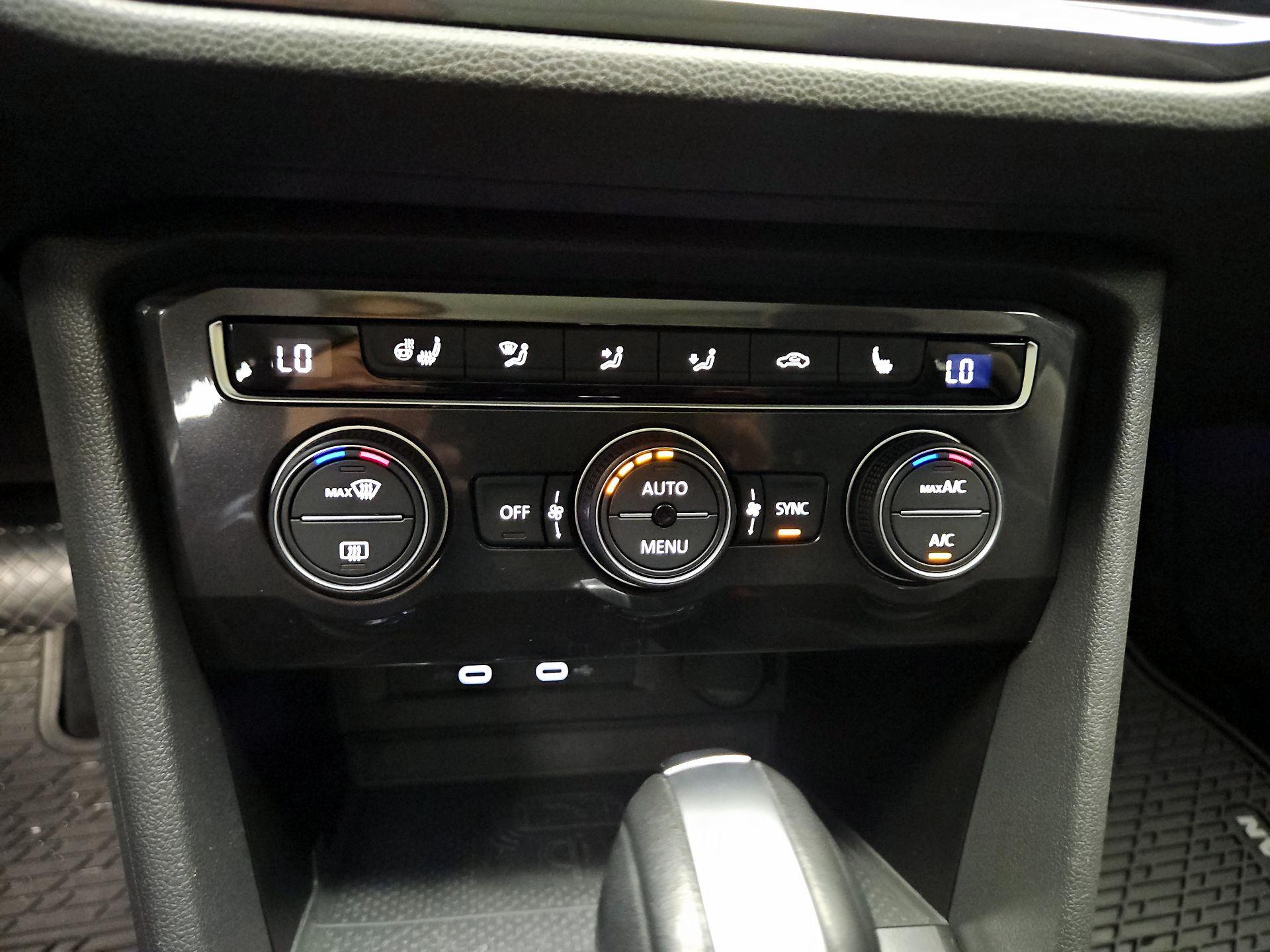 Thumbnail: 2021 Volkswagen Tiguan - 17