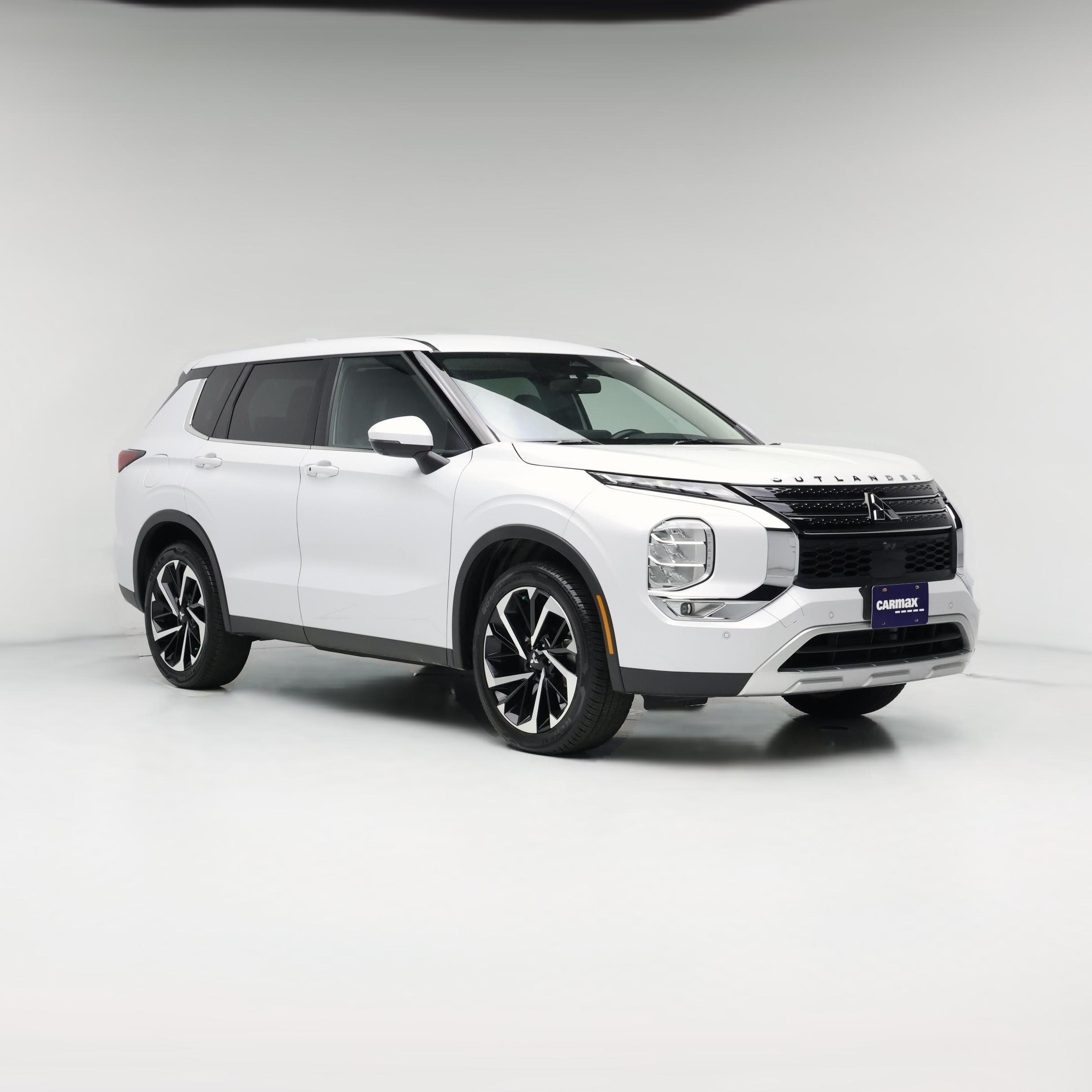 Thumbnail: 2022 Mitsubishi Outlander - 1