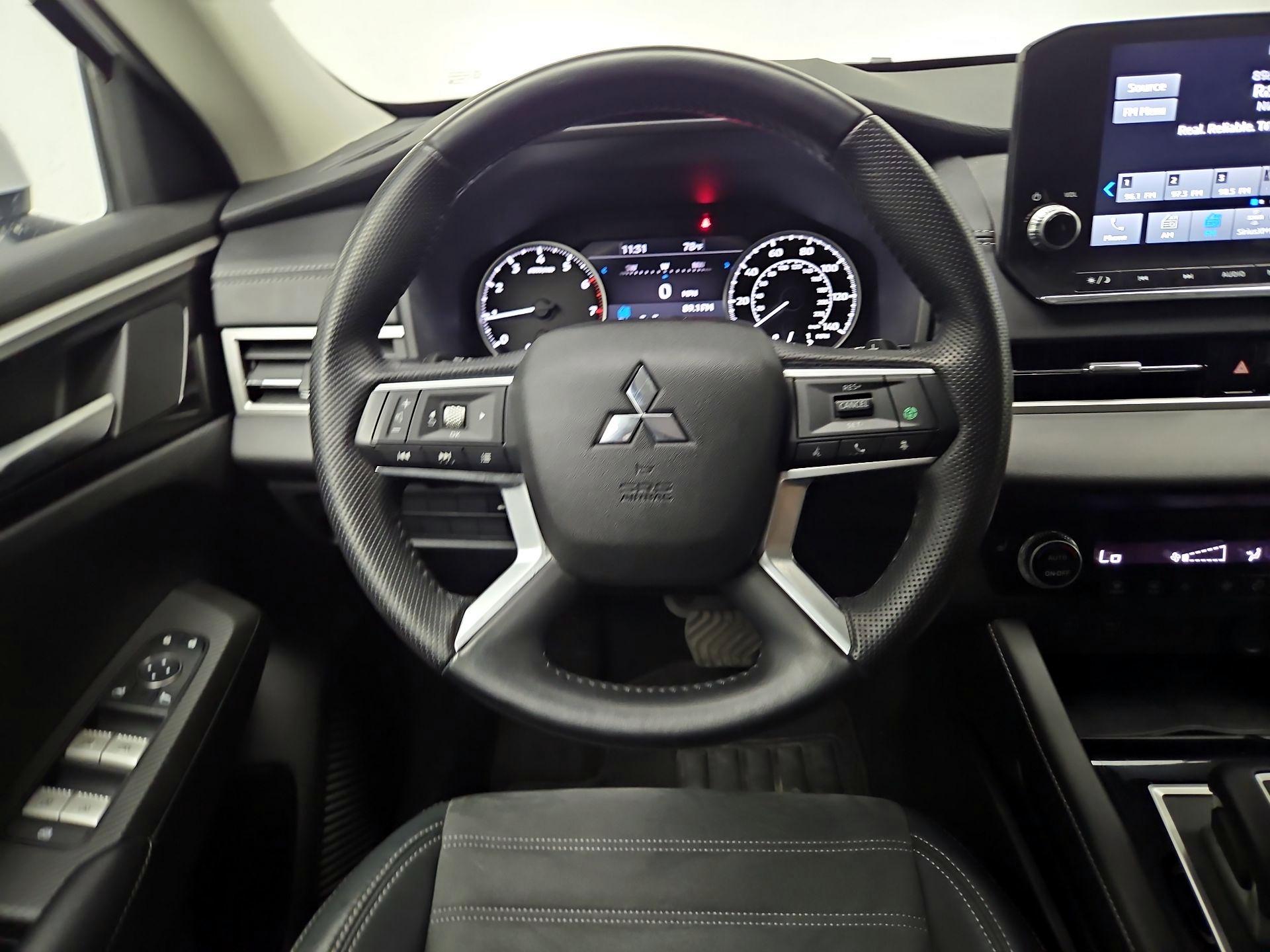 Thumbnail: 2022 Mitsubishi Outlander - 10