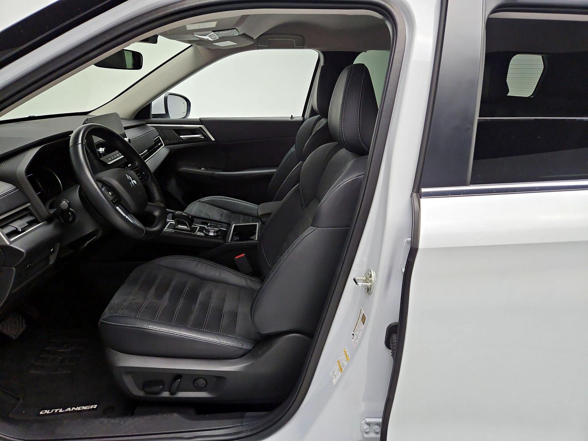 Thumbnail: 2022 Mitsubishi Outlander - 11