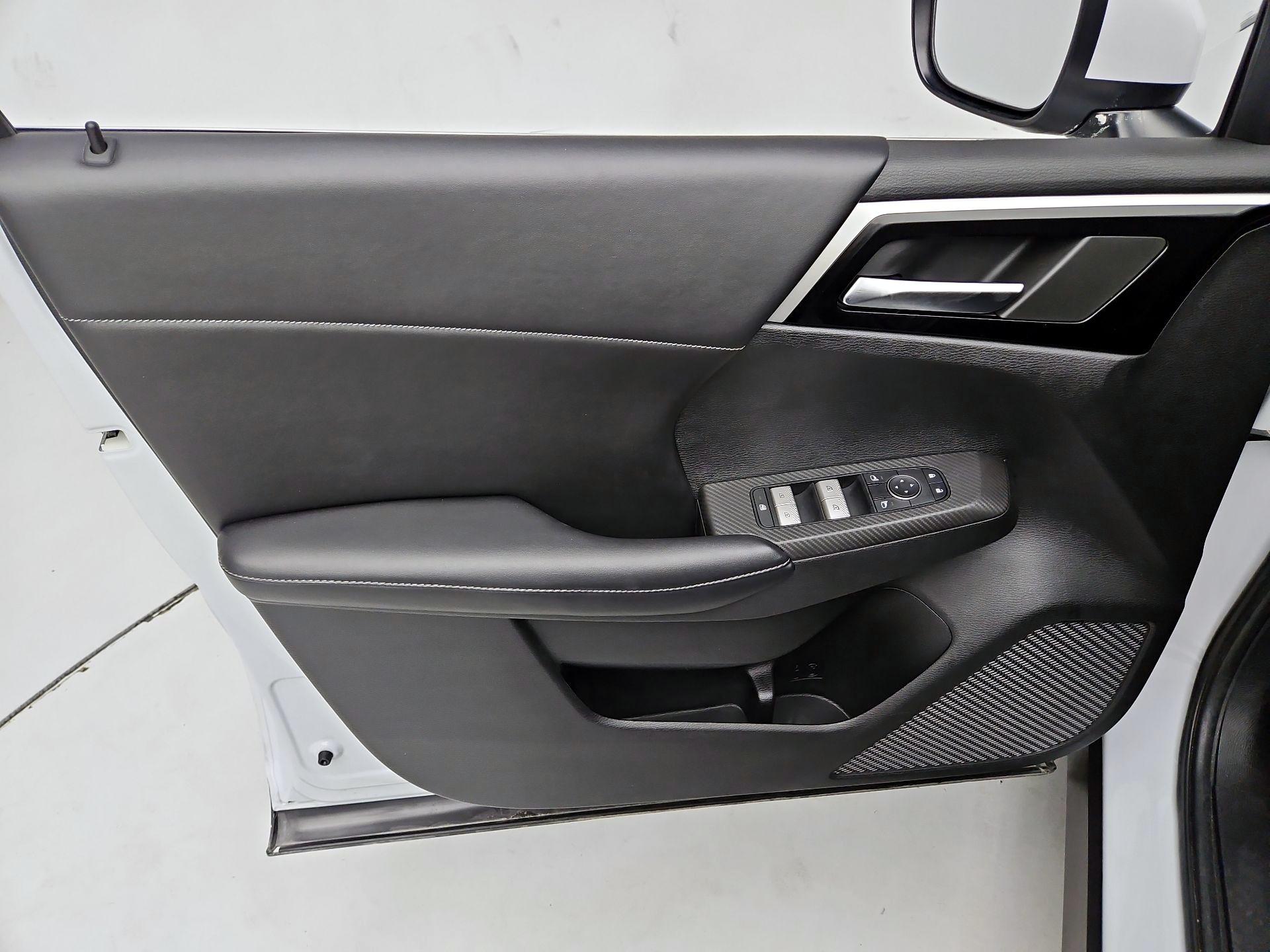 Thumbnail: 2022 Mitsubishi Outlander - 12