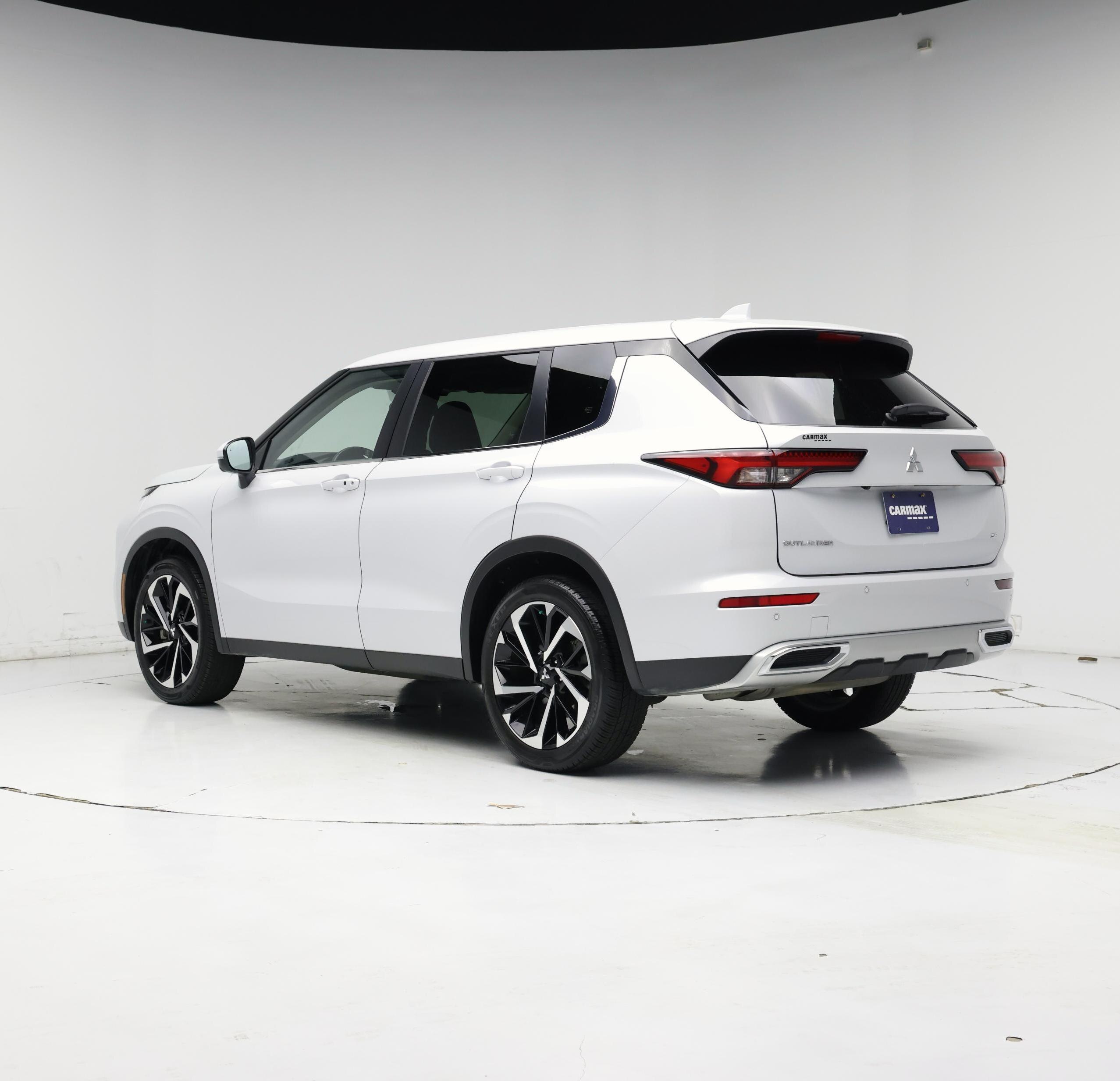 Thumbnail: 2022 Mitsubishi Outlander - 2