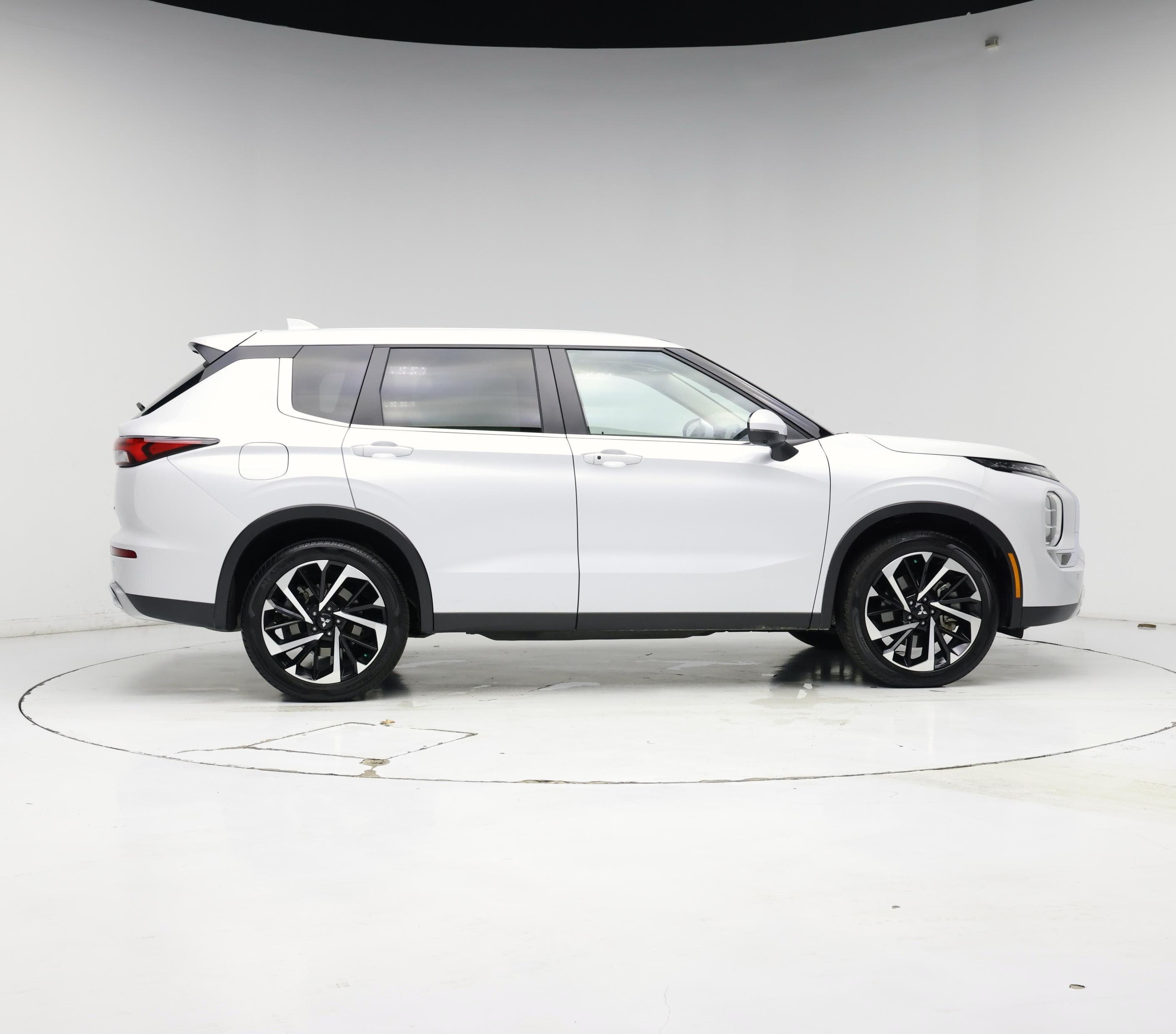 Thumbnail: 2022 Mitsubishi Outlander - 7