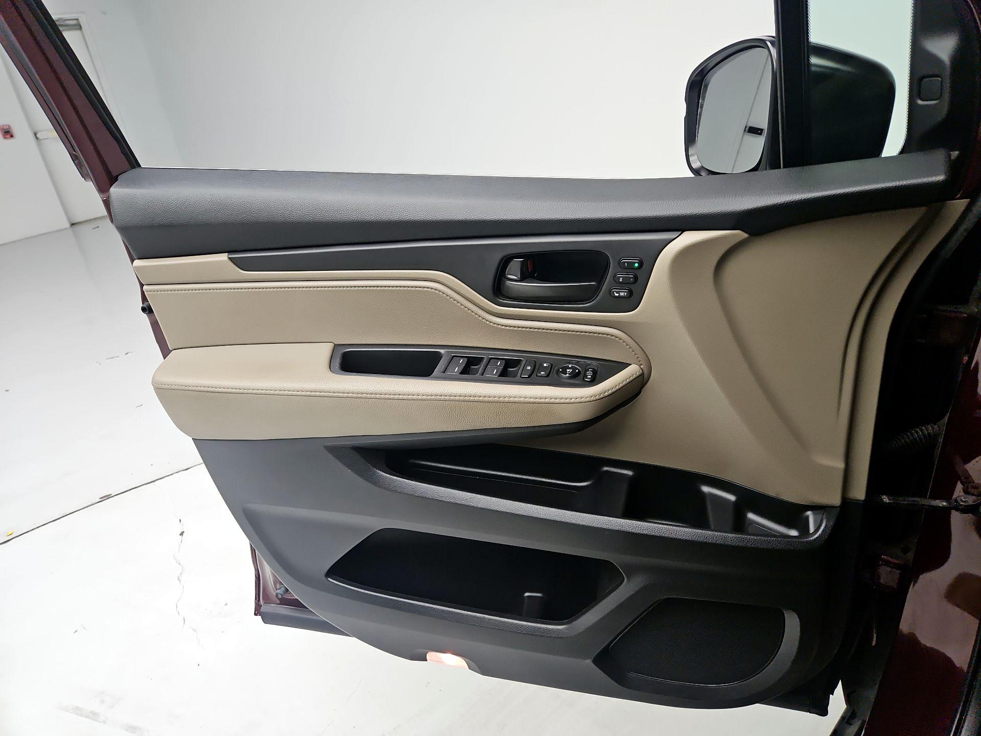 Thumbnail: 2019 Honda Odyssey - 12