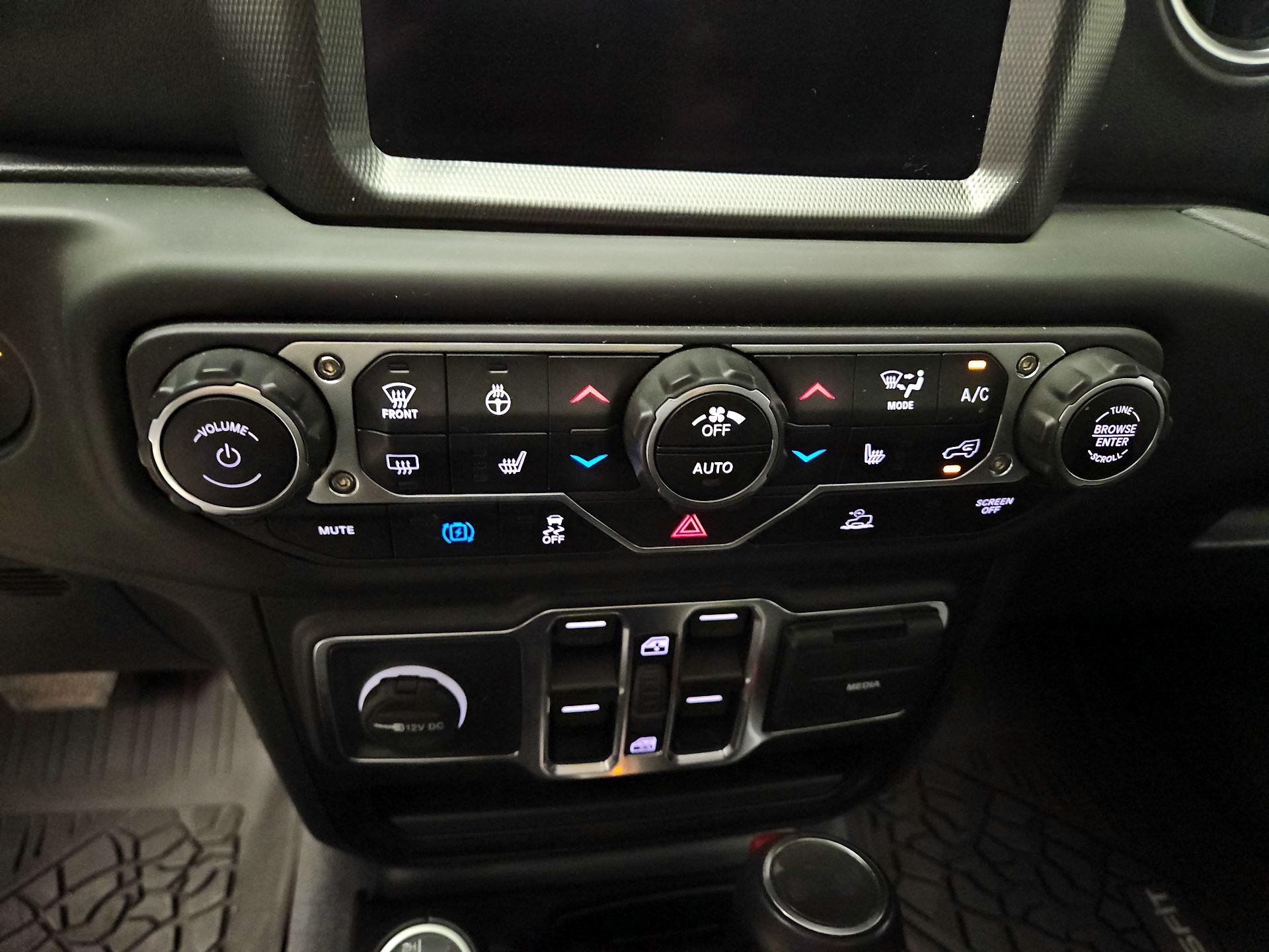 Thumbnail: 2023 Jeep Wrangler - 17
