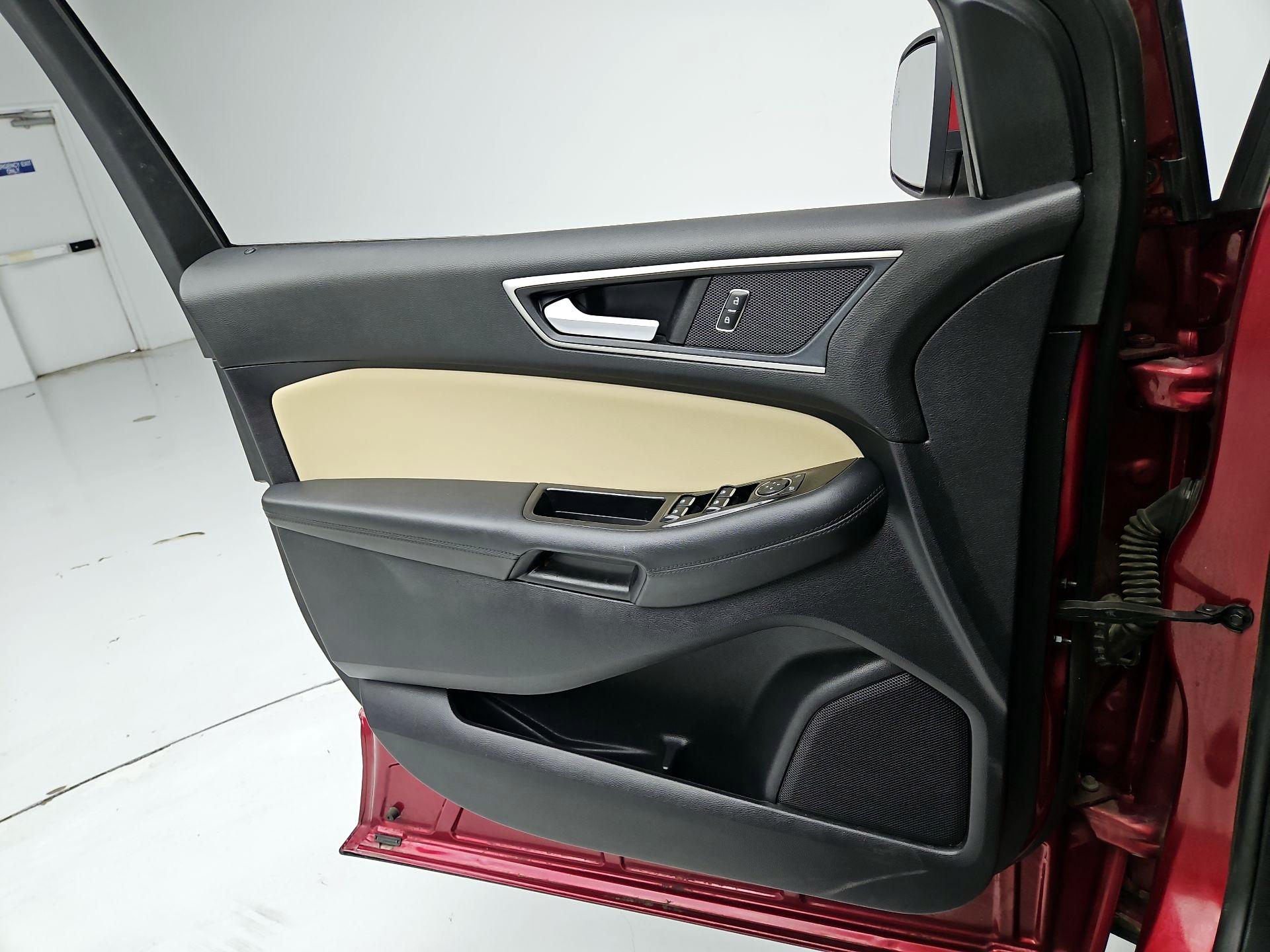 Thumbnail: 2019 Ford Edge - 12