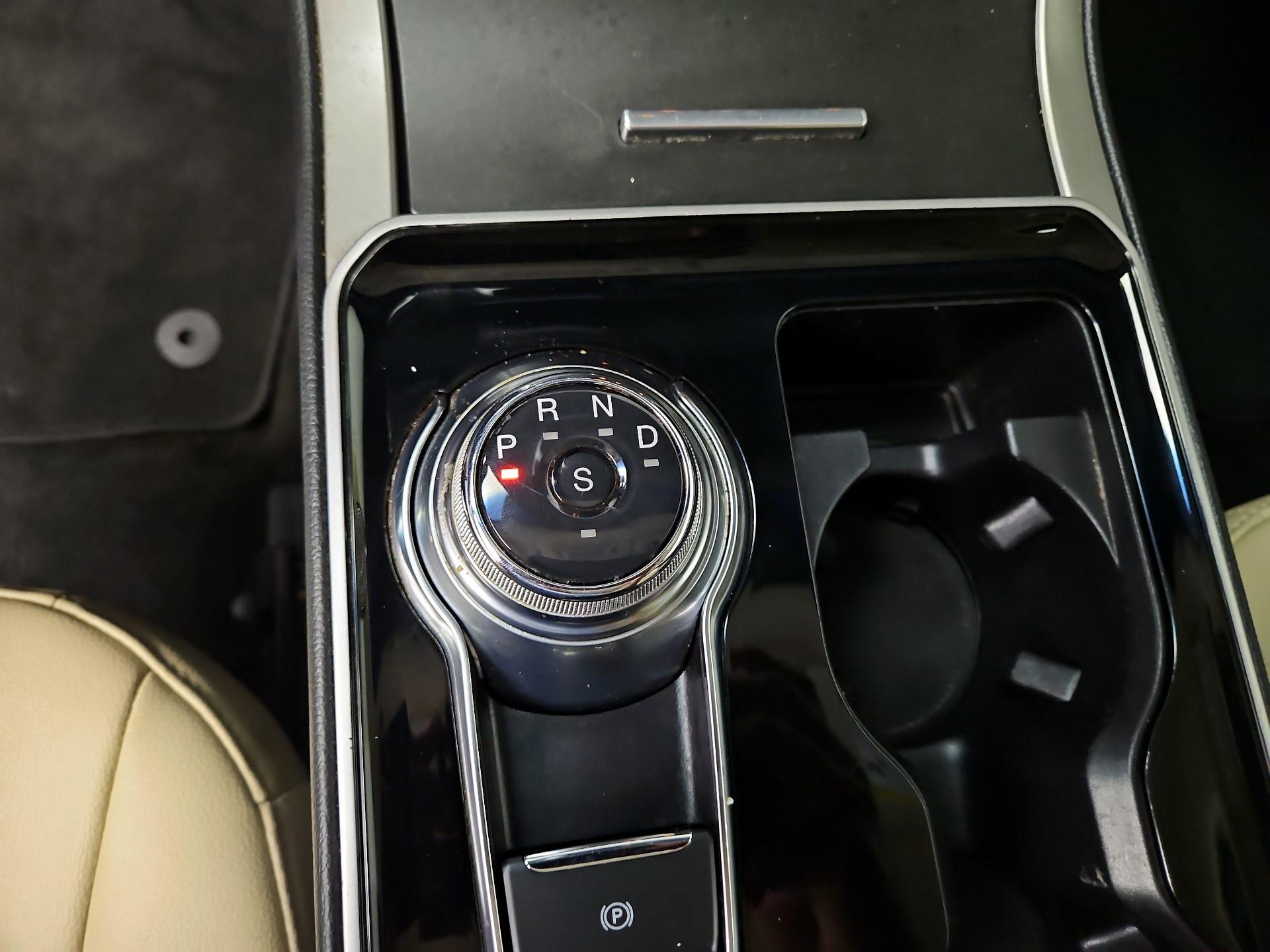 Thumbnail: 2019 Ford Edge - 18