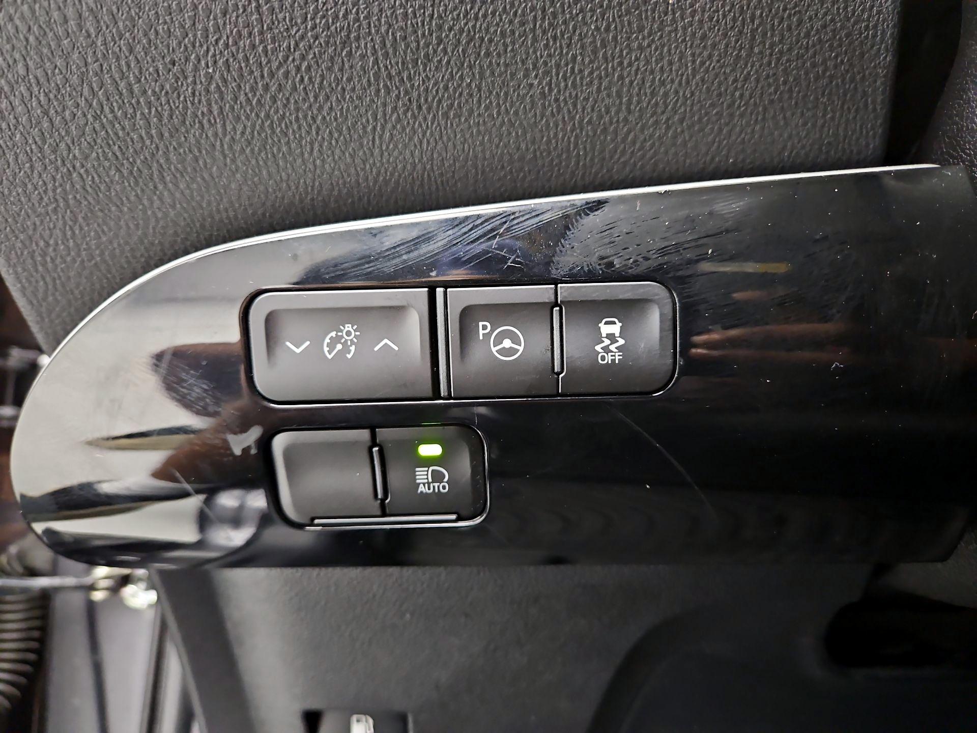 Thumbnail: 2021 Toyota Prius - 13
