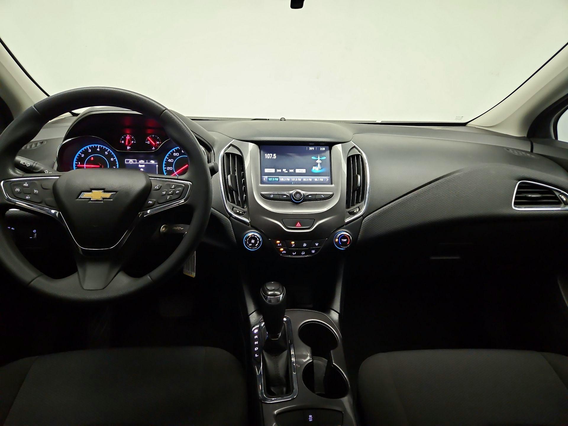 Thumbnail: 2017 Chevrolet Cruze - 9