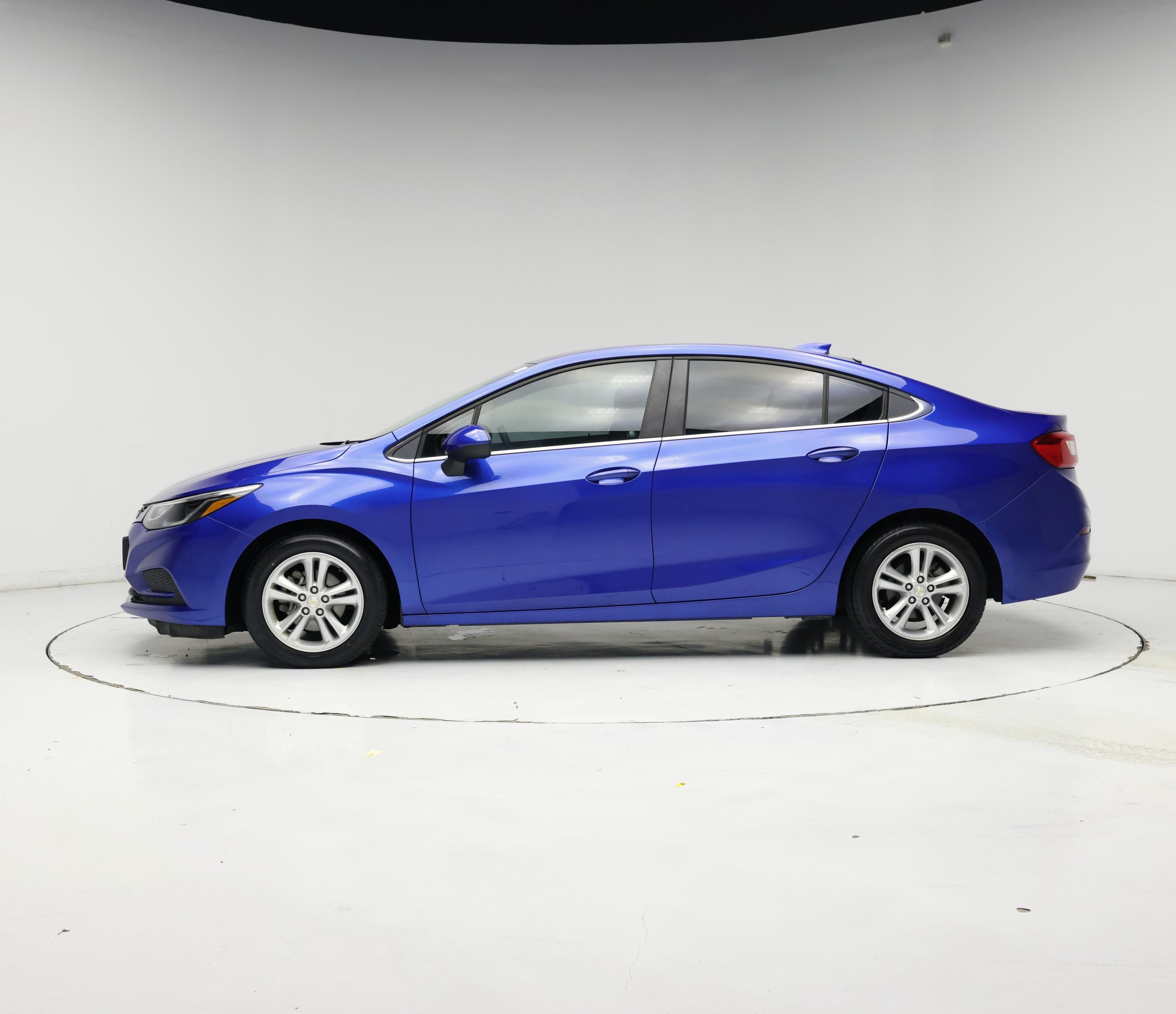 Thumbnail: 2017 Chevrolet Cruze - 3