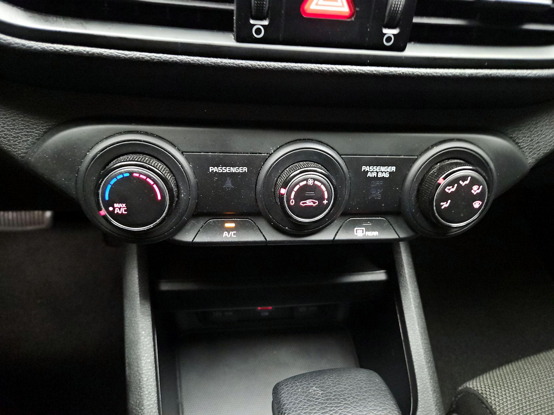 Thumbnail: 2022 Kia Forte - 16