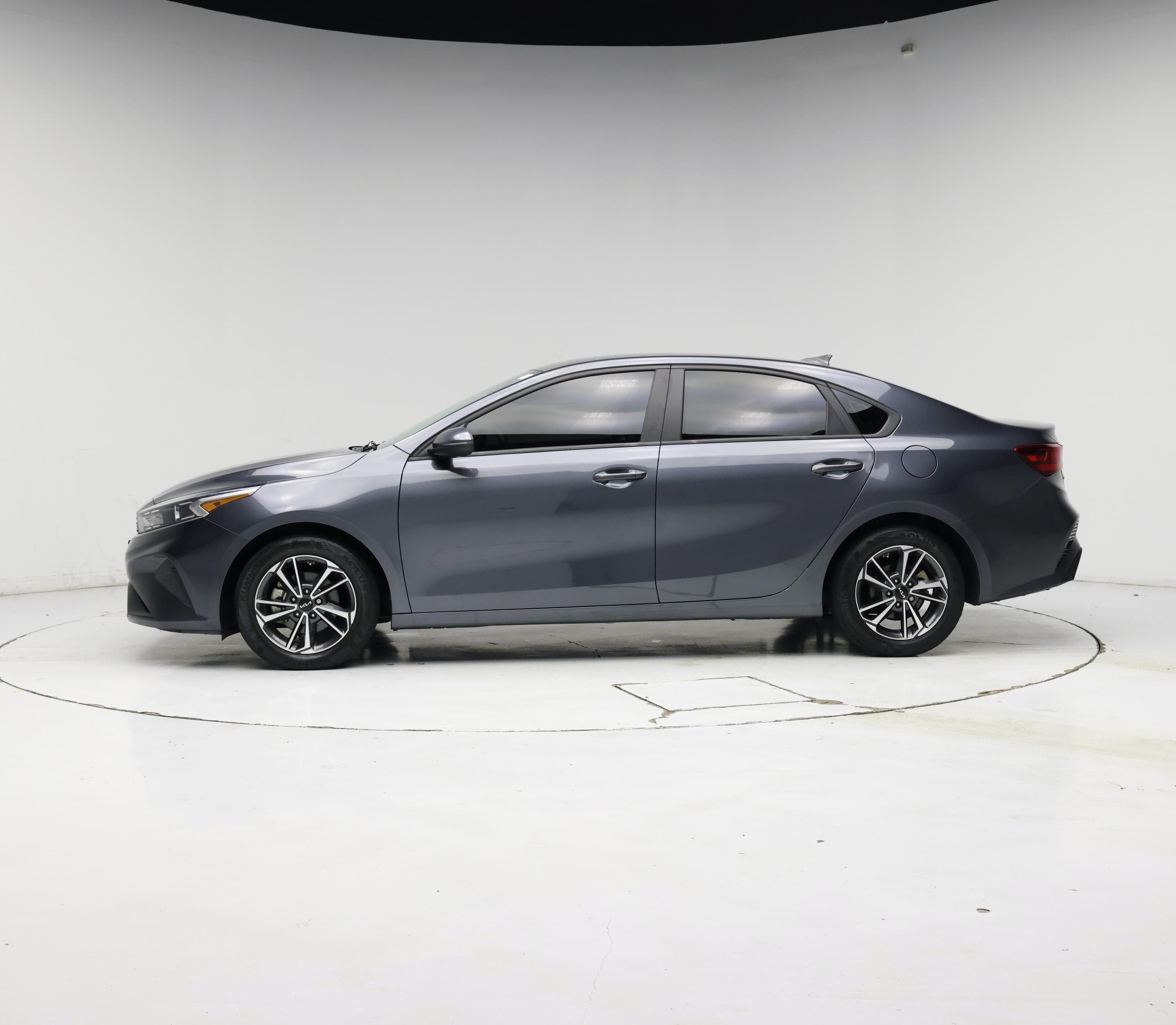 Thumbnail: 2022 Kia Forte - 3