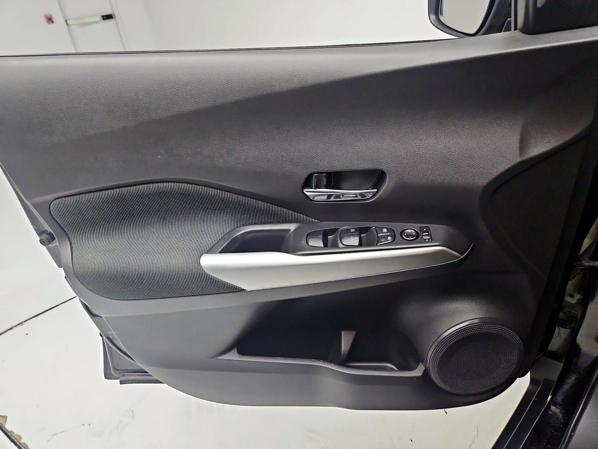 Thumbnail: 2019 Nissan Kicks - 12