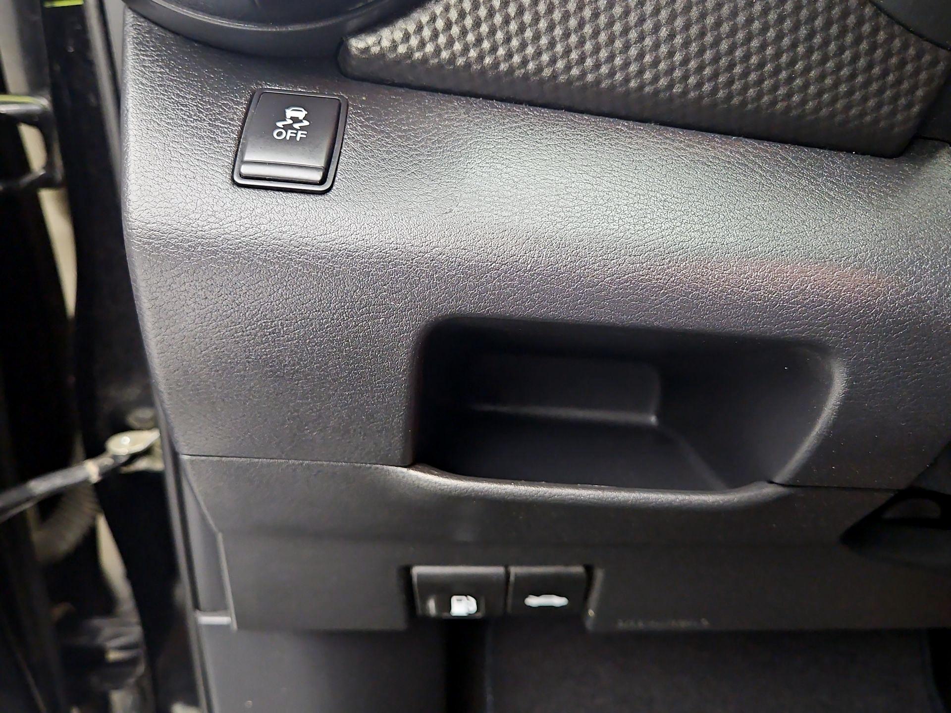 Thumbnail: 2019 Nissan Kicks - 13