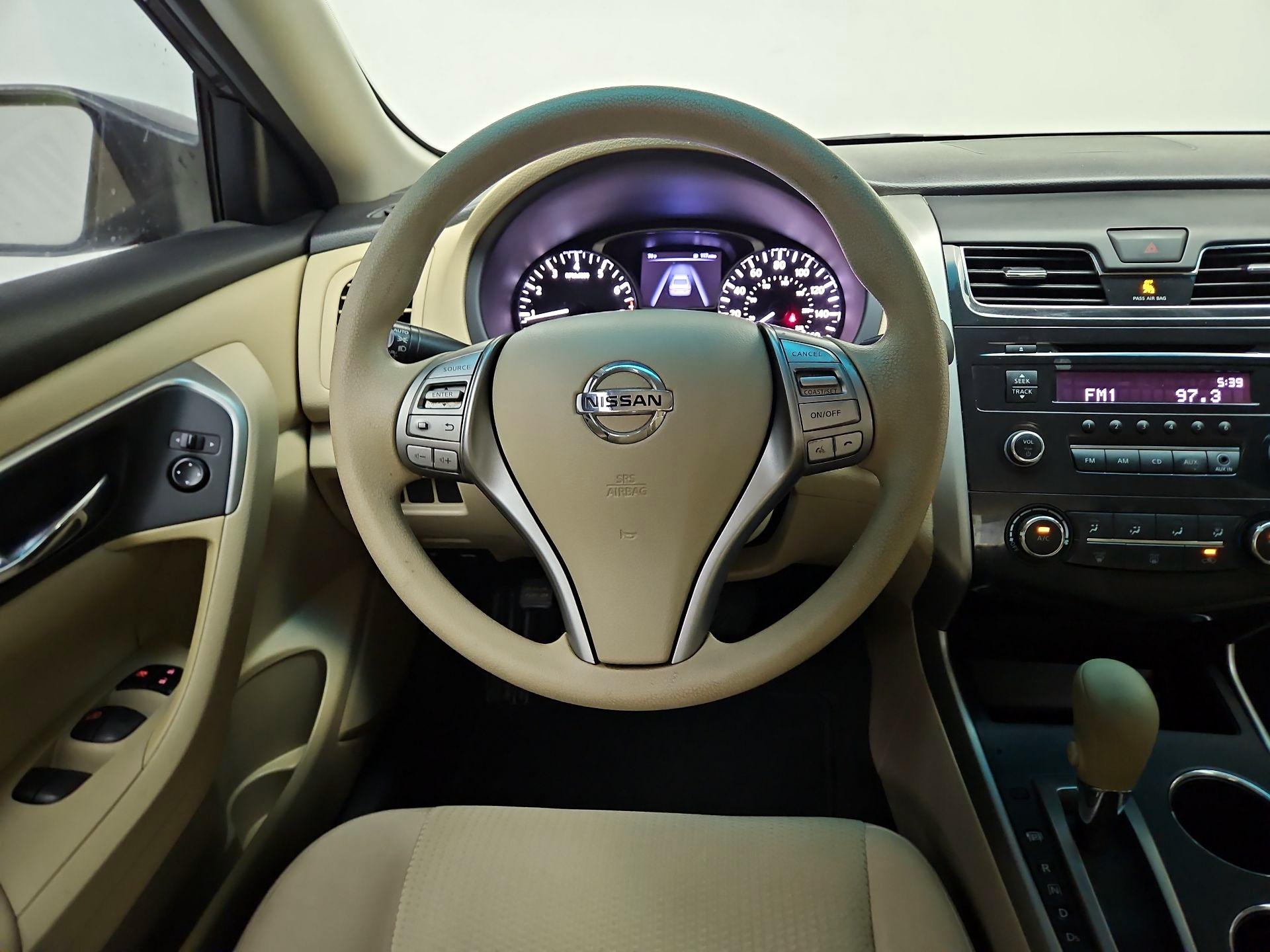 Thumbnail: 2015 Nissan Altima - 10