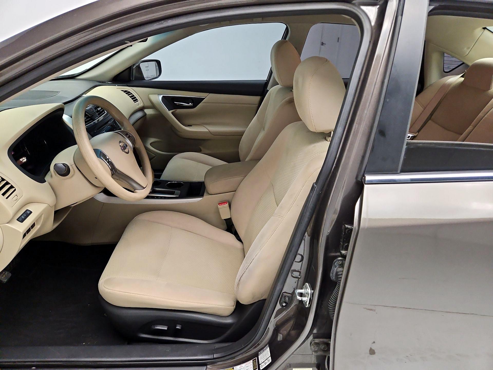 Thumbnail: 2015 Nissan Altima - 11