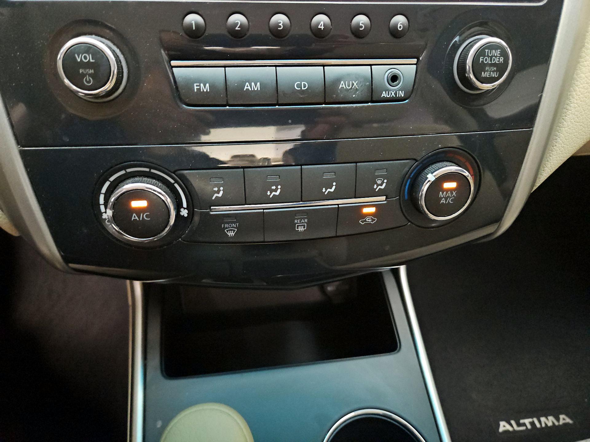 Thumbnail: 2015 Nissan Altima - 15
