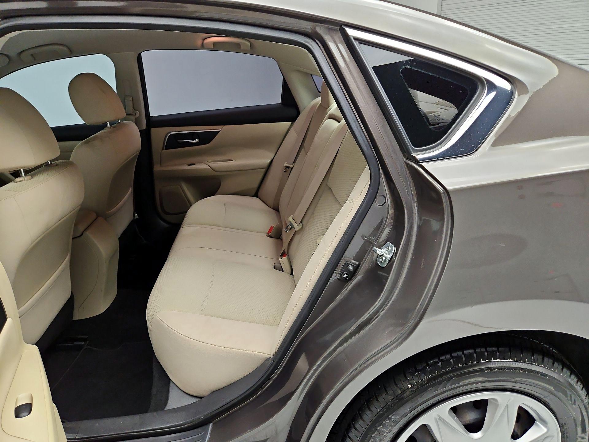 Thumbnail: 2015 Nissan Altima - 18