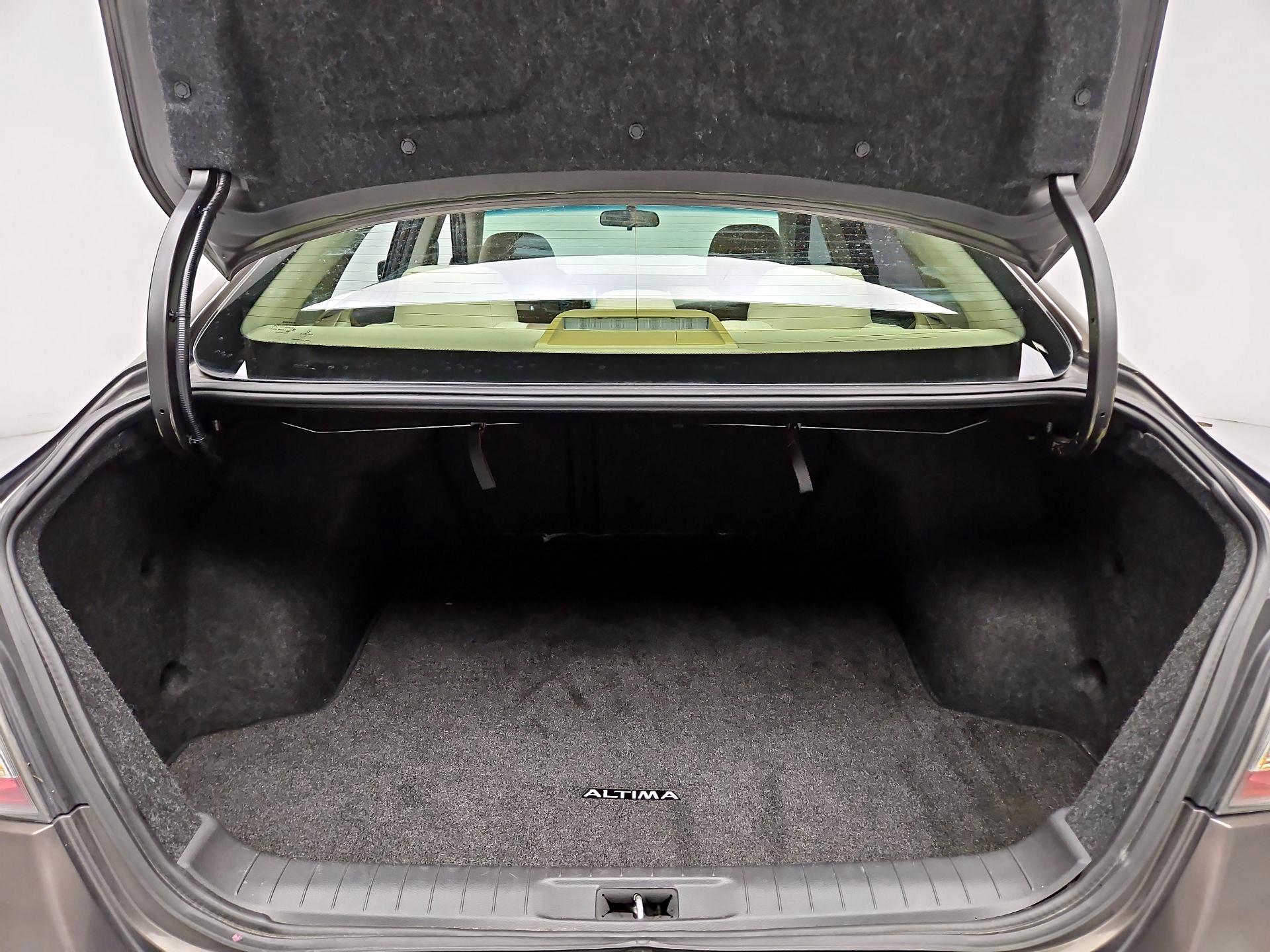 Thumbnail: 2015 Nissan Altima - 19